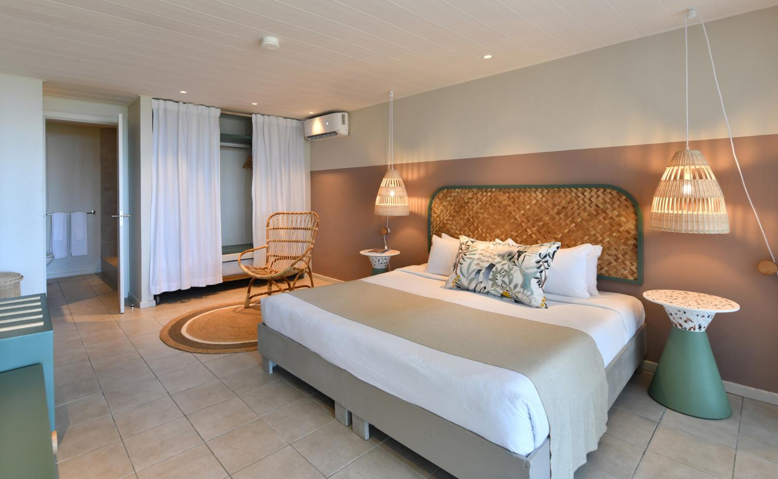 Comfort Beachfront Room  - Photo 2