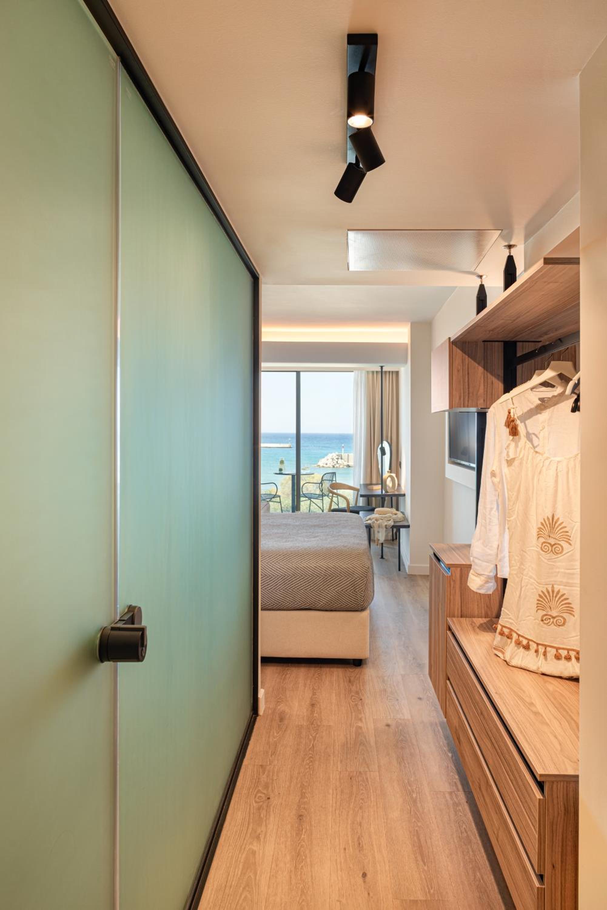 Double or Twin Room - Photo 6