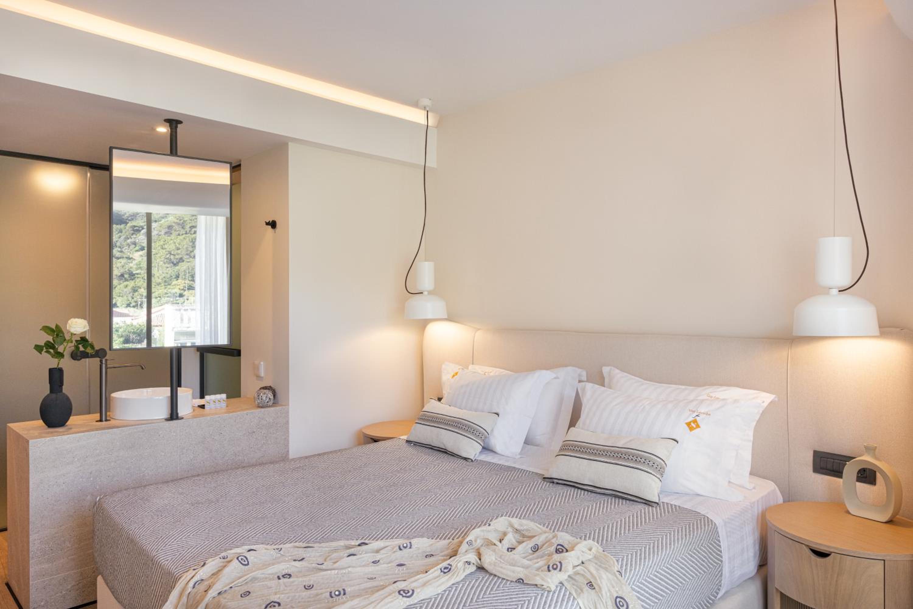 Double or Twin Room - Photo 7