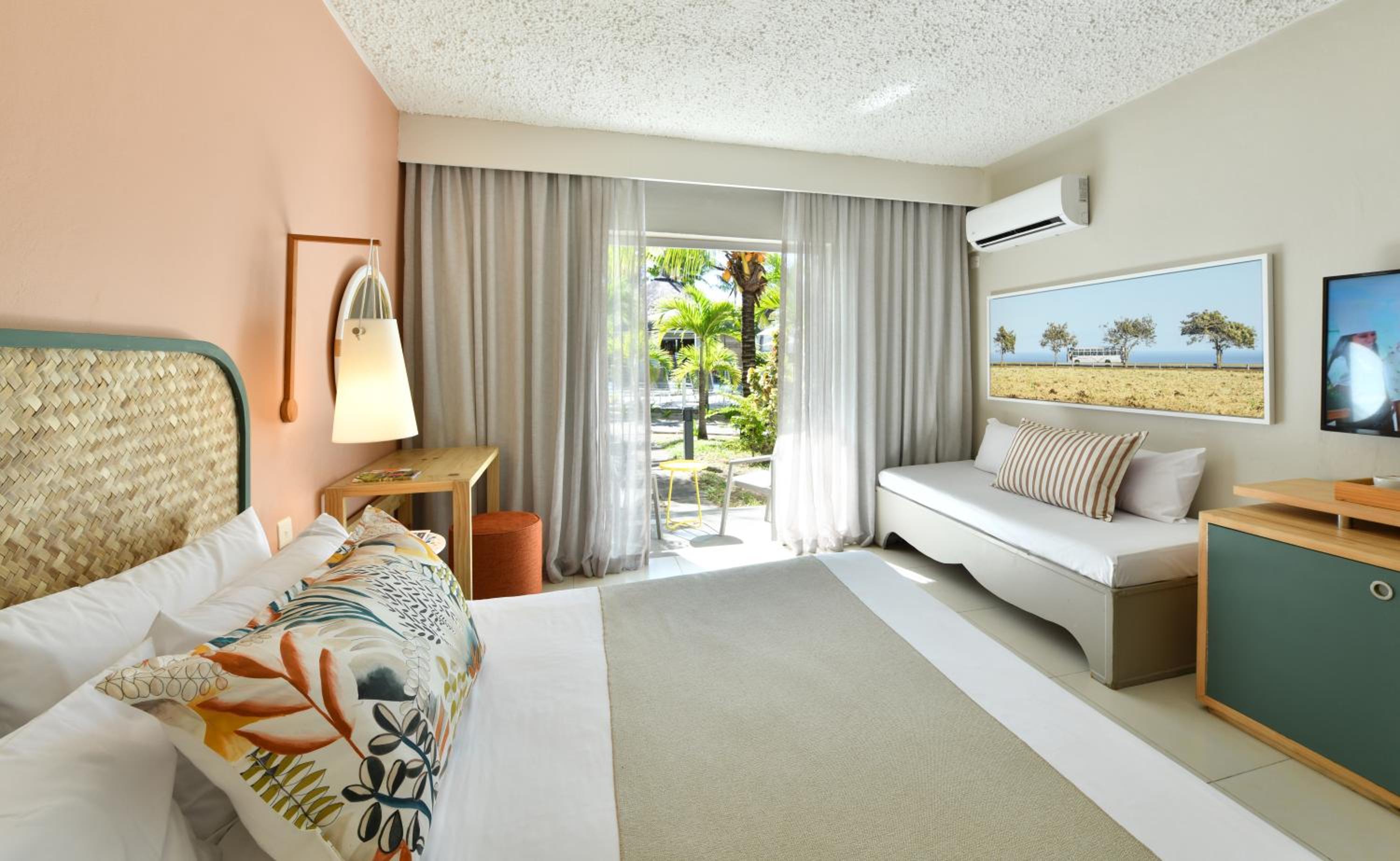 Comfort Room - Photo 2