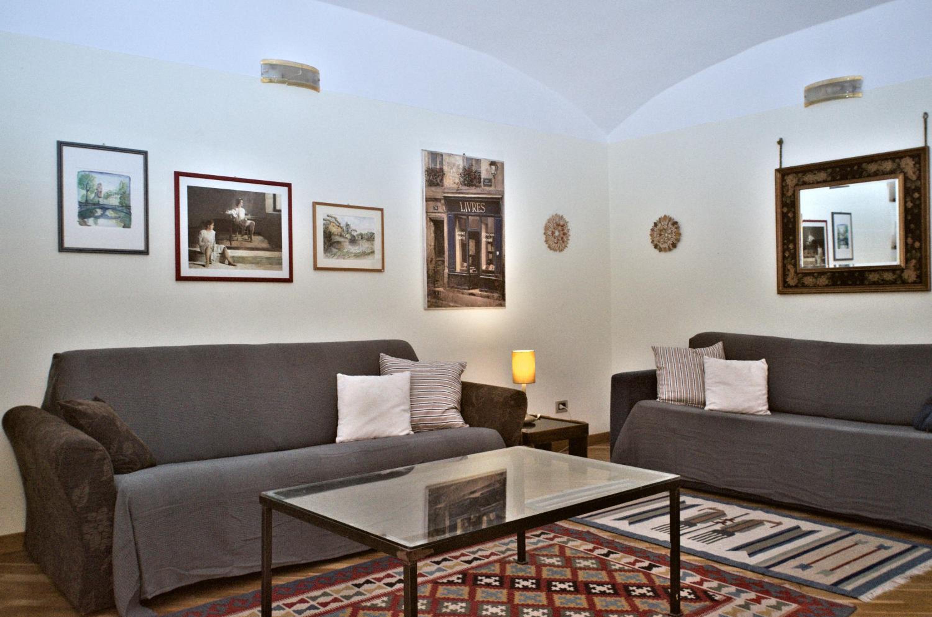 Two-Bedroom Apartment with Patio photo 3