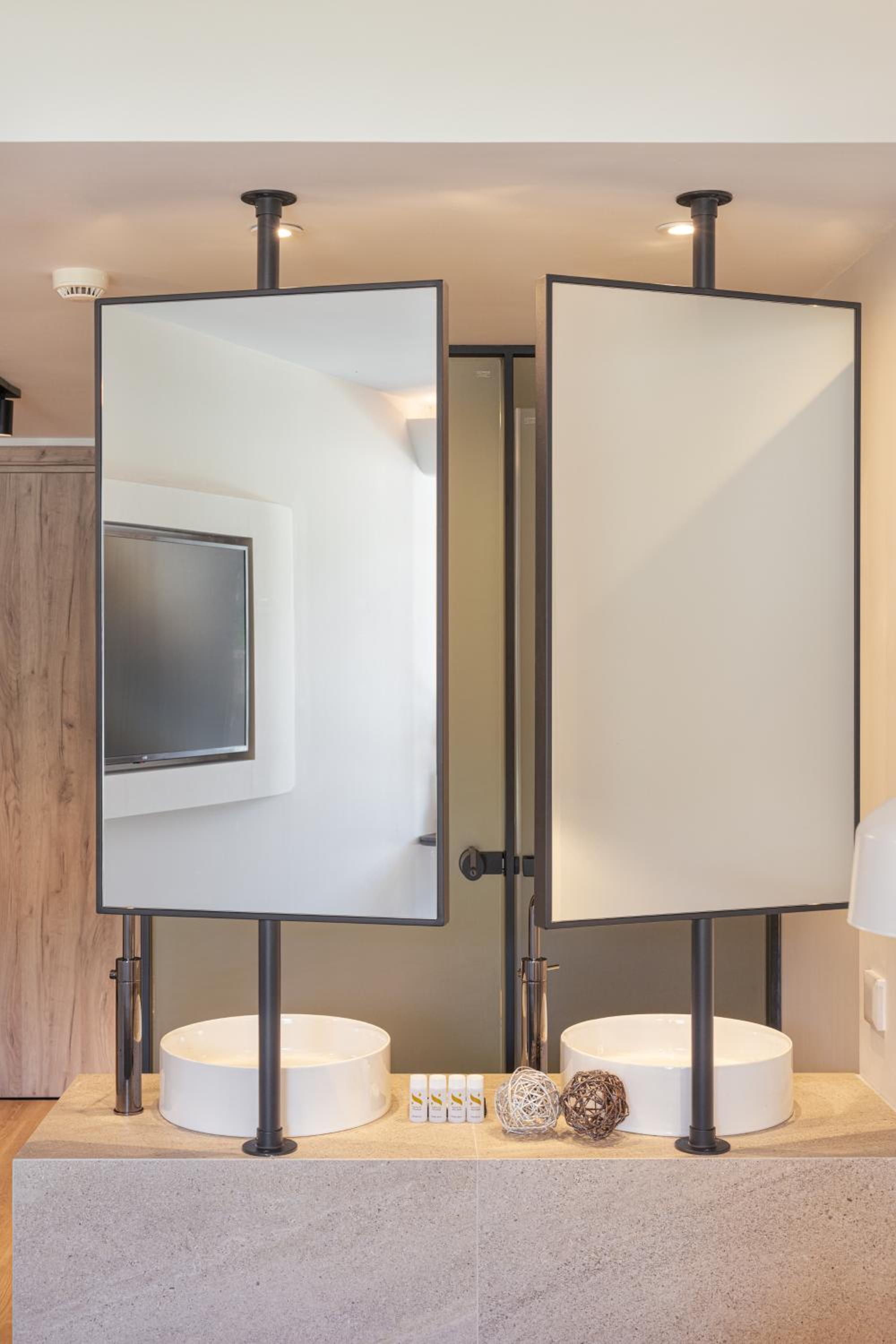 Double or Twin Room - Photo 33