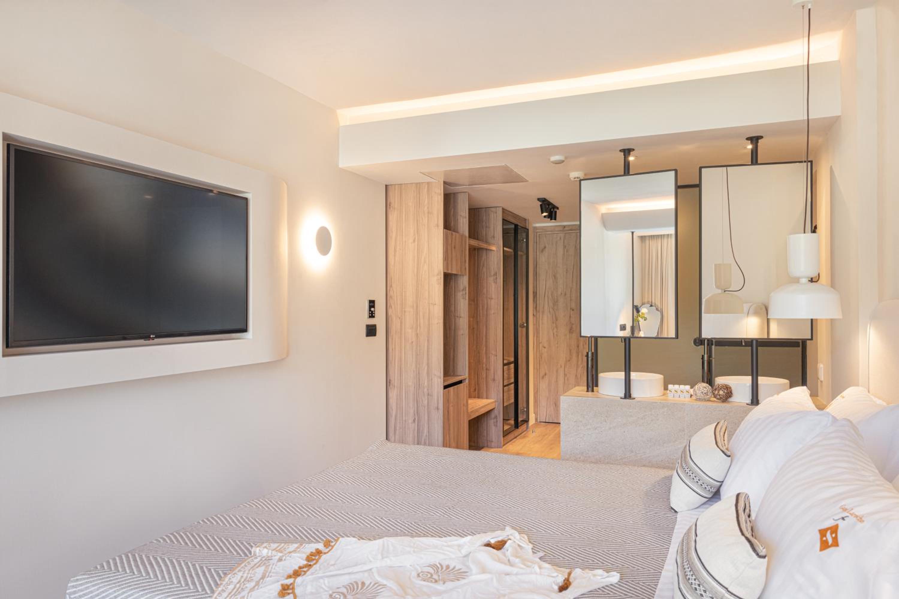 Double or Twin Room - Photo 35