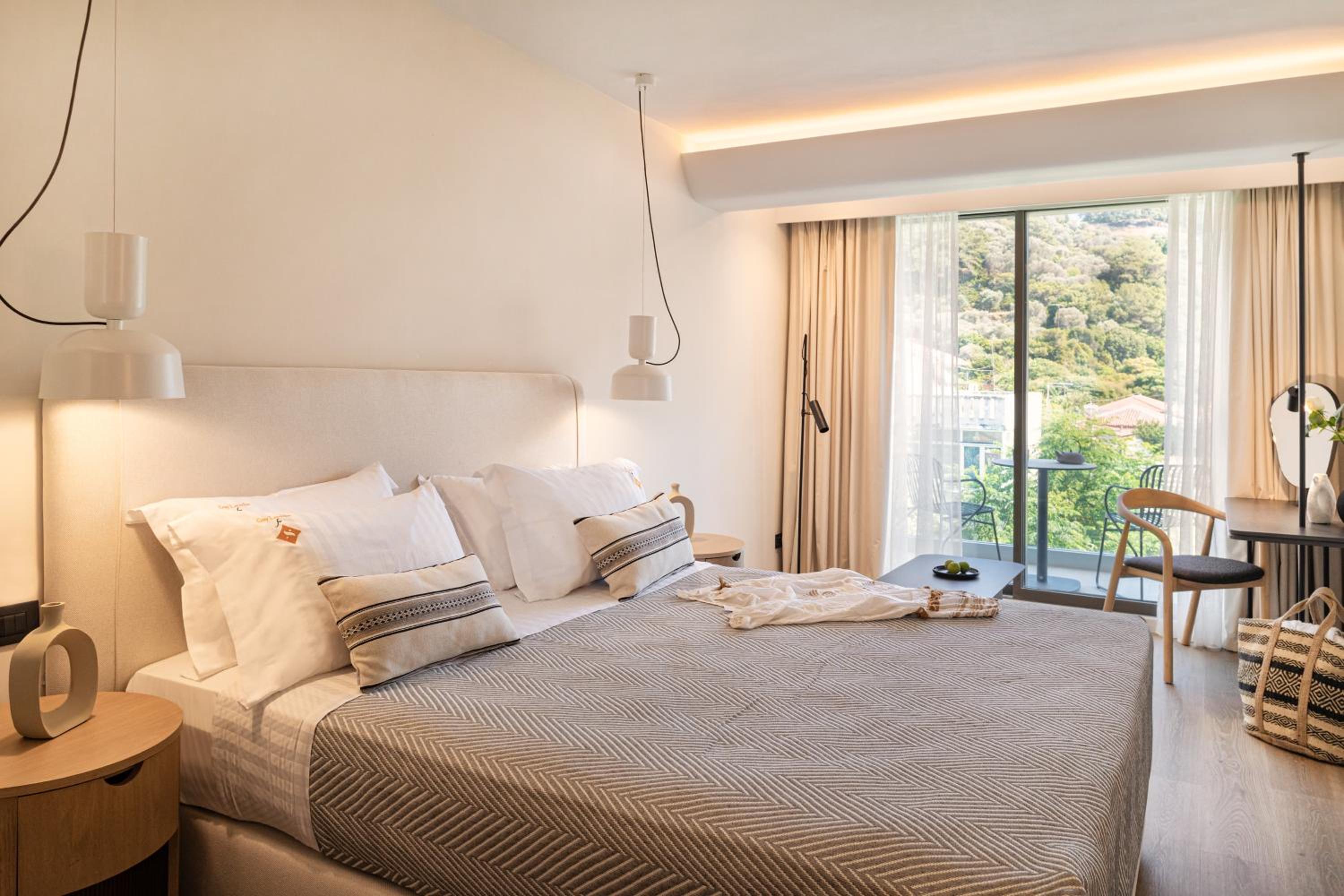 Double or Twin Room - Photo 10