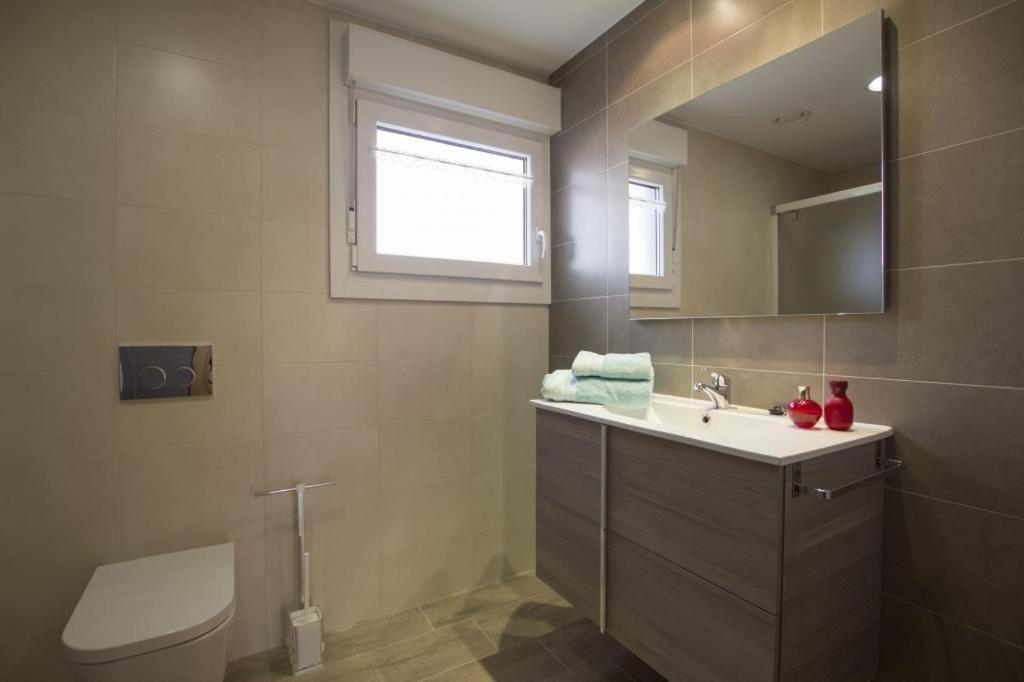 Three-Bedroom House photo 3
