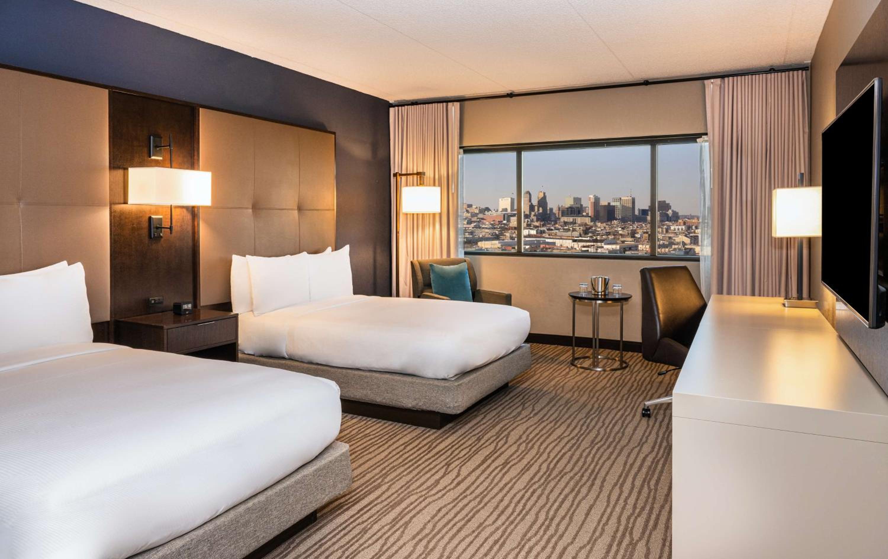 Double Room with Two Double Beds and Newark Skyline View - Top Floor photo 1