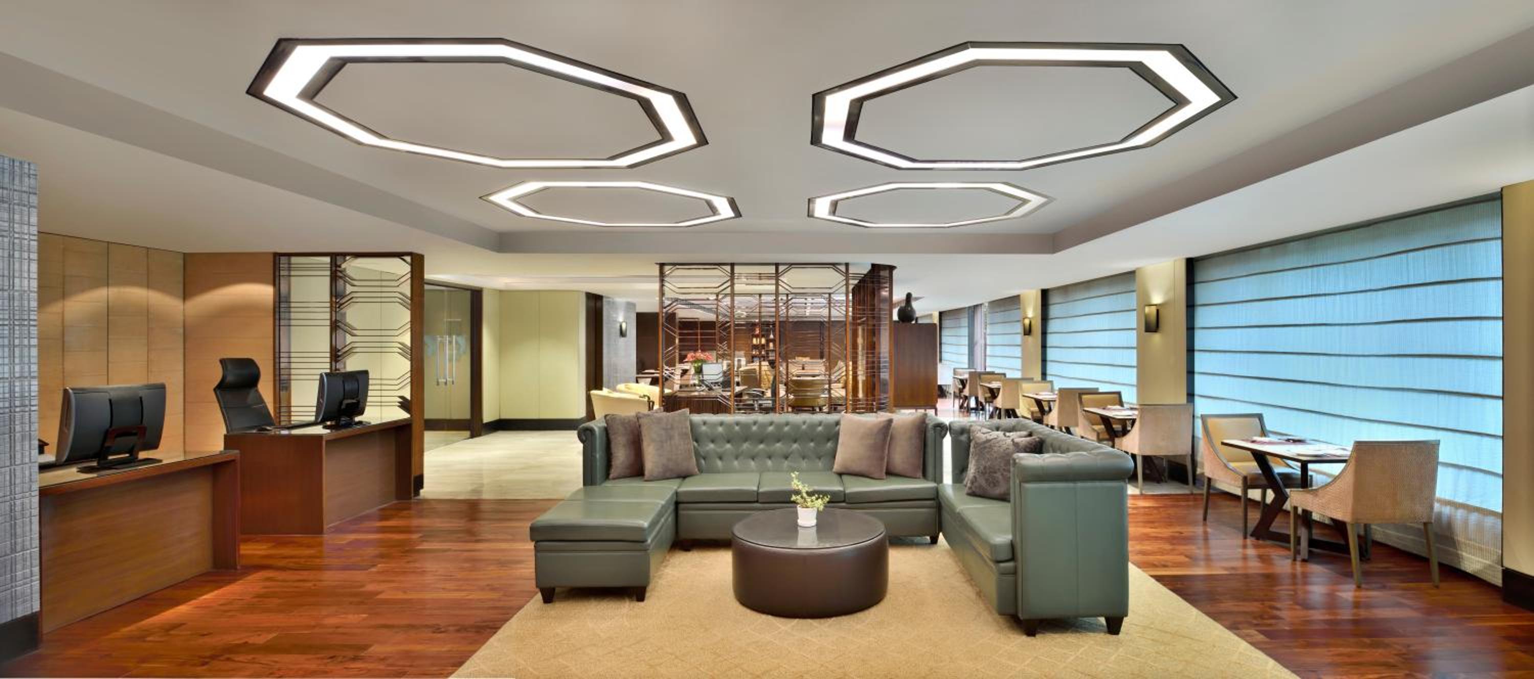 Executive Club Room, Club level, Guest room, 1 King - Photo 9