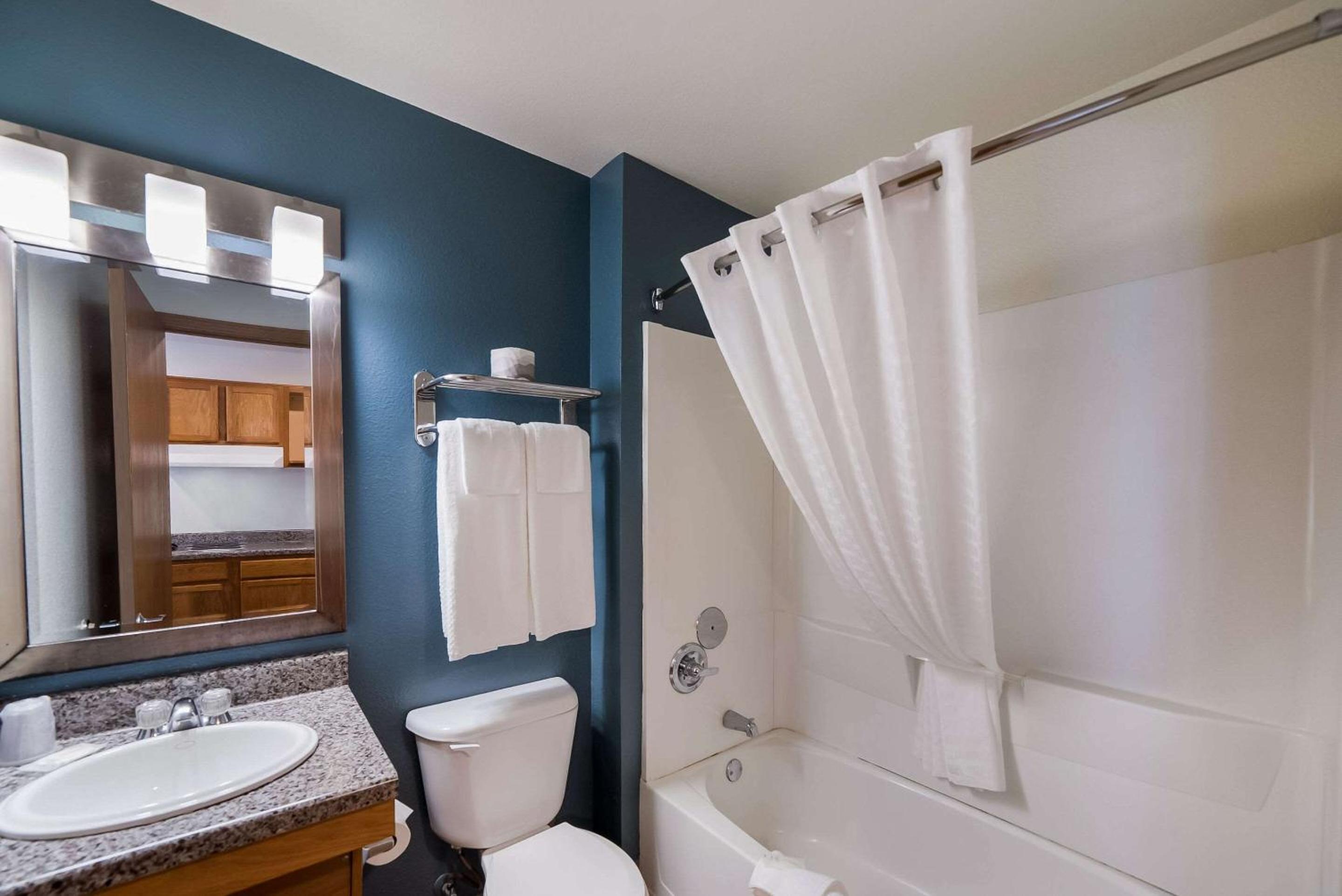 Standard Double Room - Non-Smoking photo 2