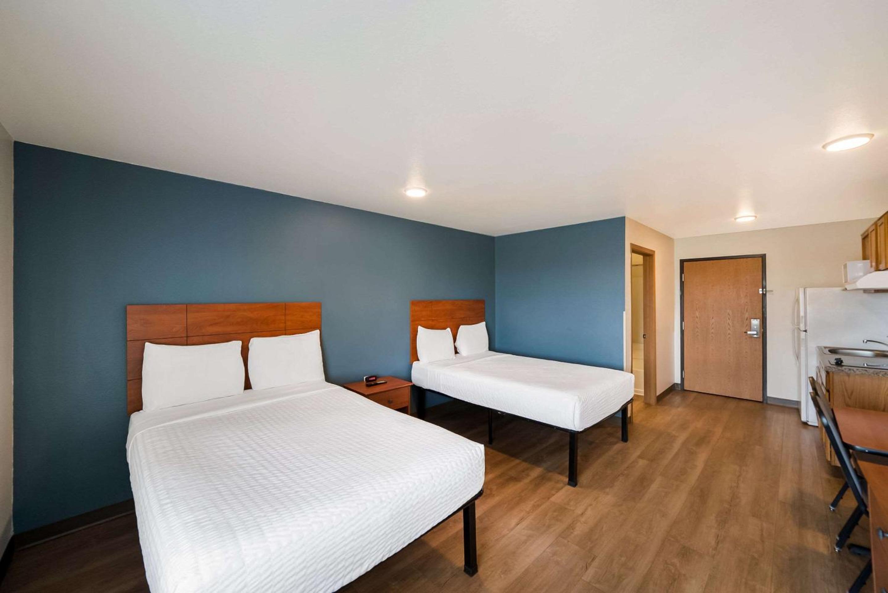 Standard Room with Two Double Beds - Non-Smoking photo 3
