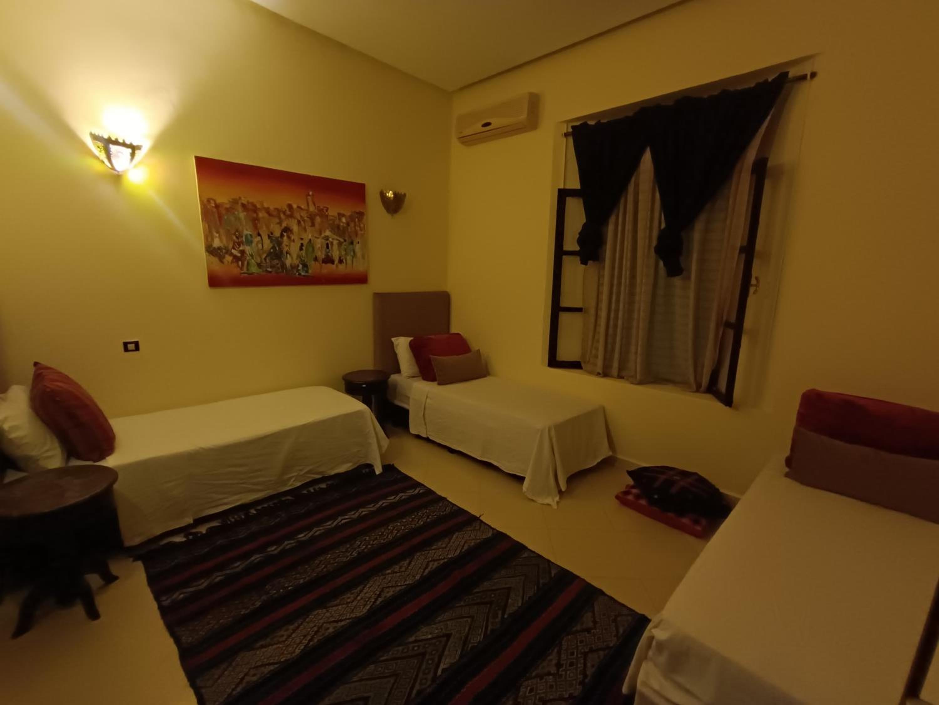 Twin Room - Photo 3