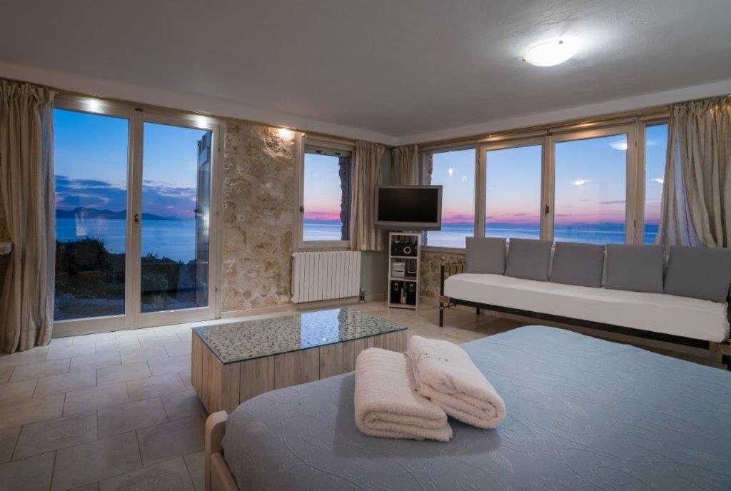Four-Bedroom Villa photo 2