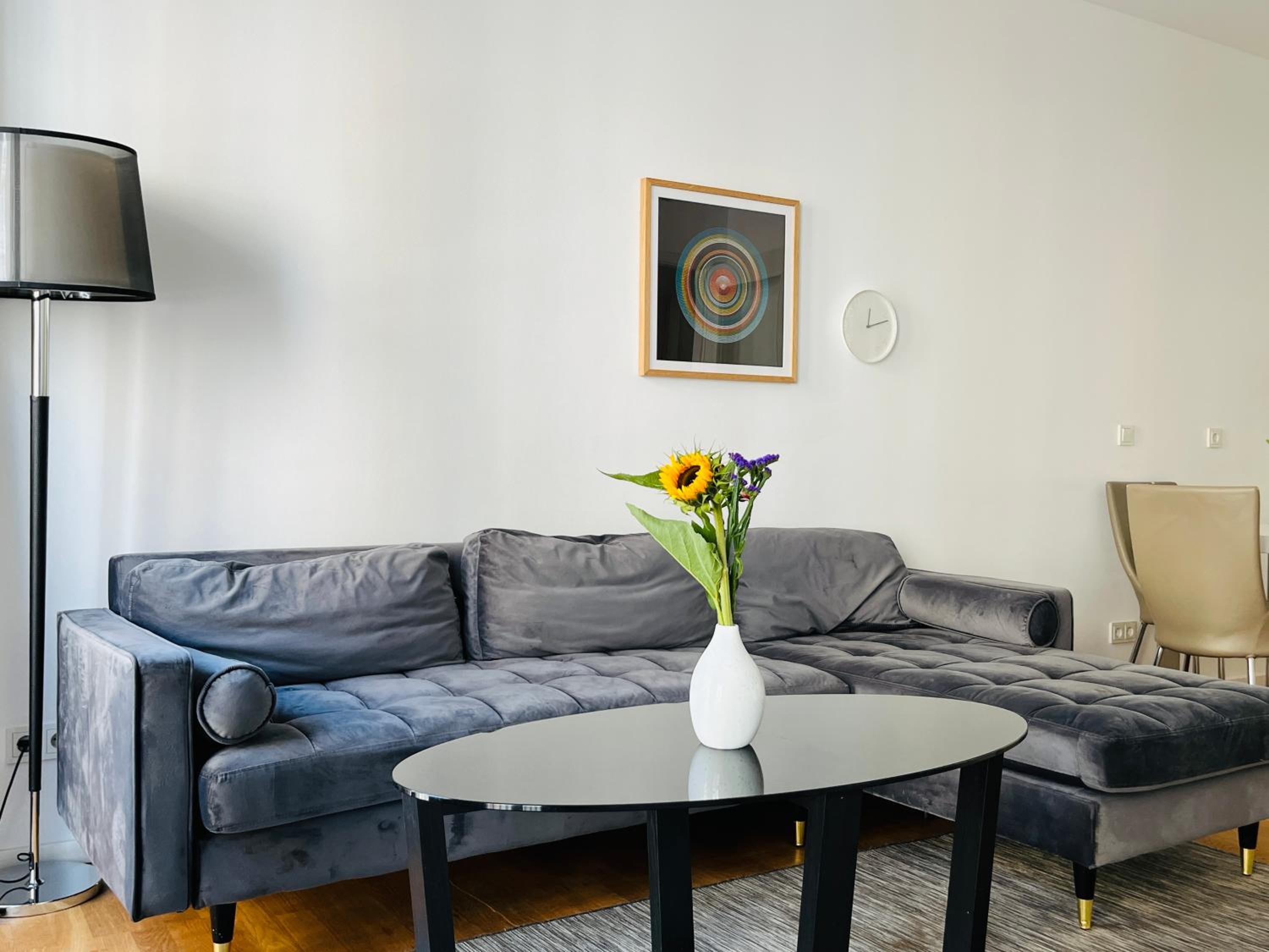 One-Bedroom Apartment photo 1