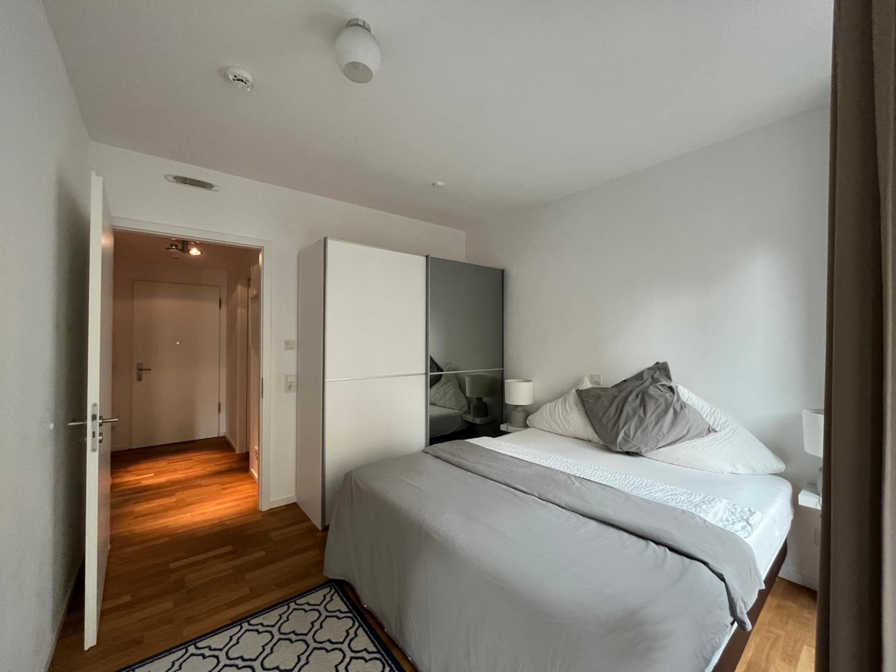 One-Bedroom Apartment photo 2