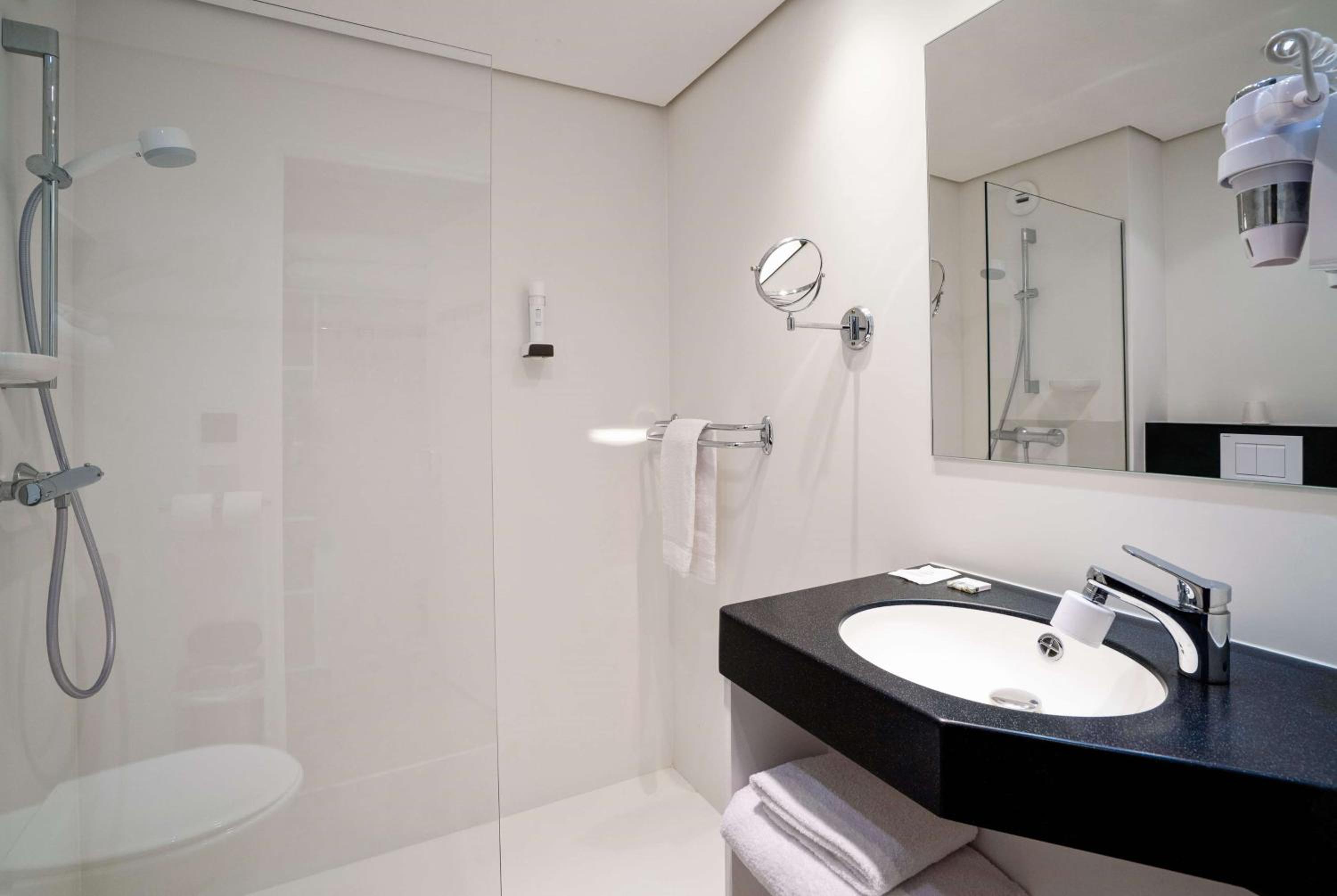 Twin Room - Photo 4
