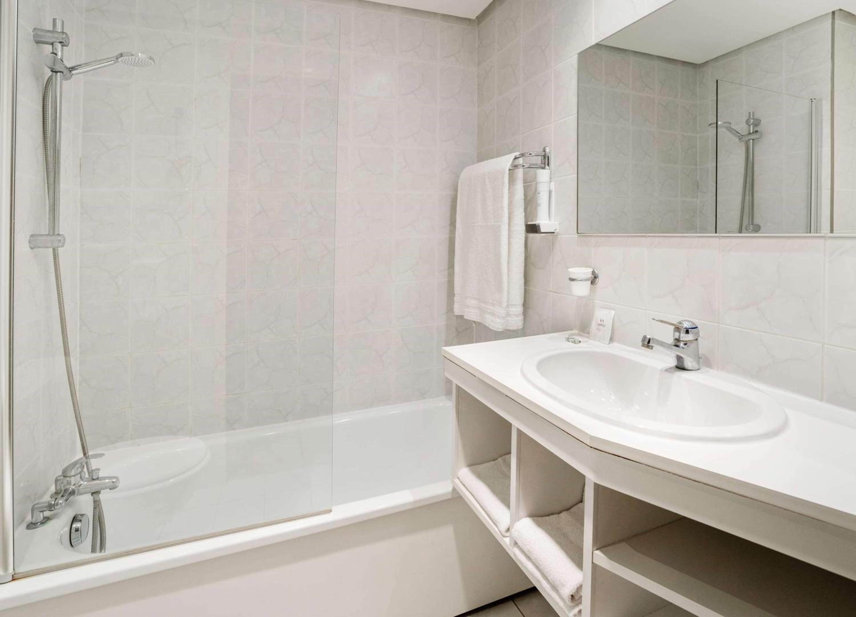 Standard Queen Room - Photo 2