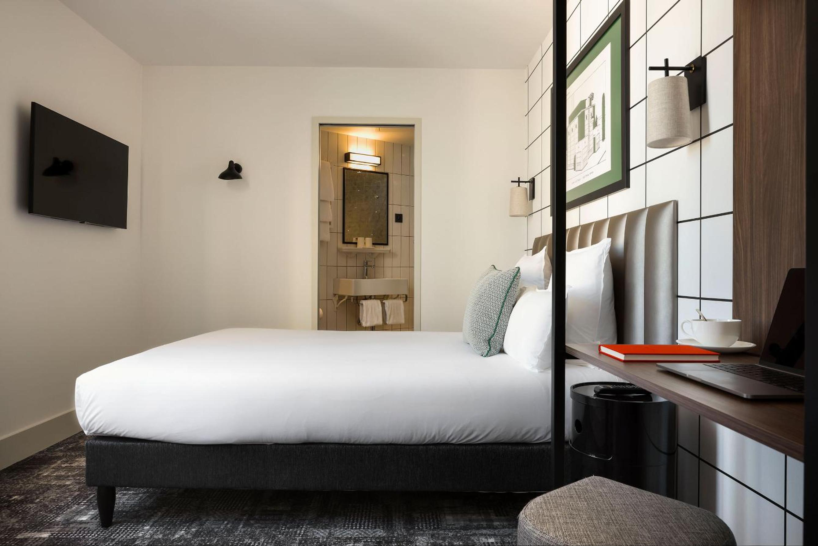 Large Quadruple Room  photo 3