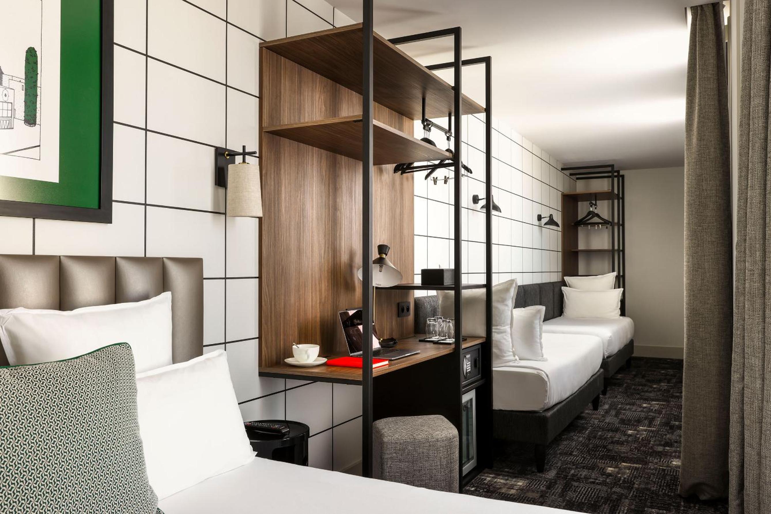 Large Quadruple Room  photo 1