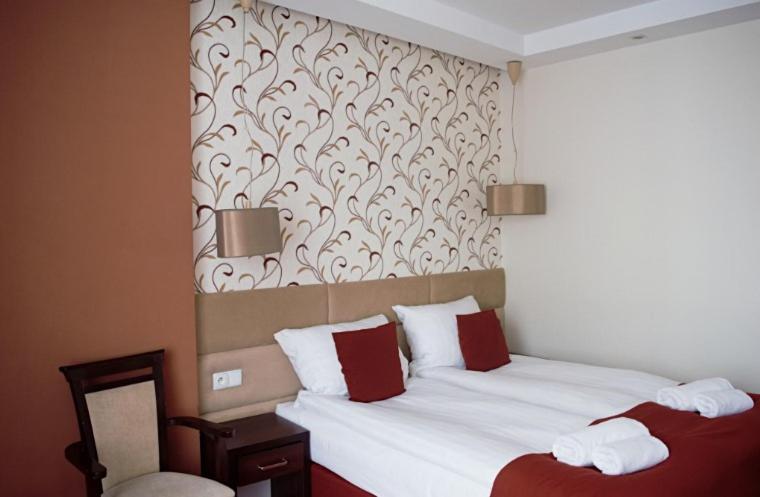 Deluxe Double Room with Bath - Photo 5