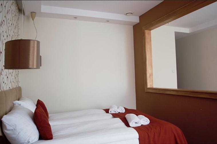 Deluxe Double Room with Bath - Photo 4