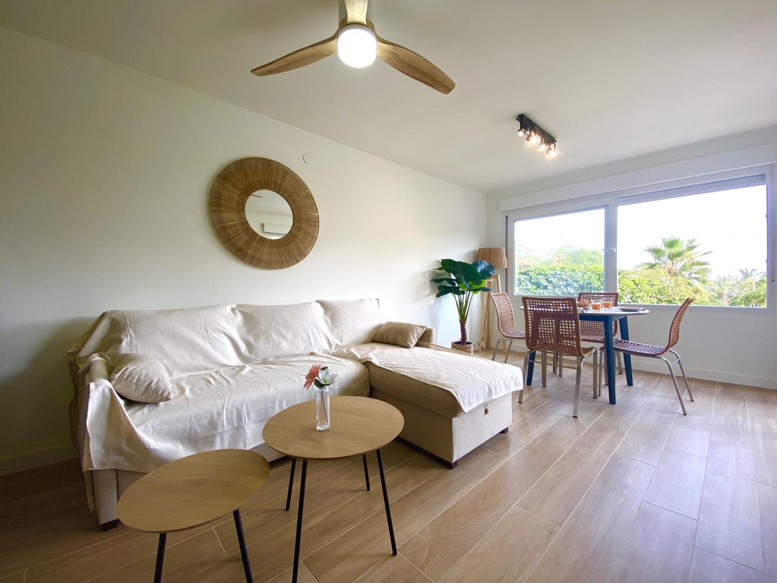 Apartamento con vista a la piscina