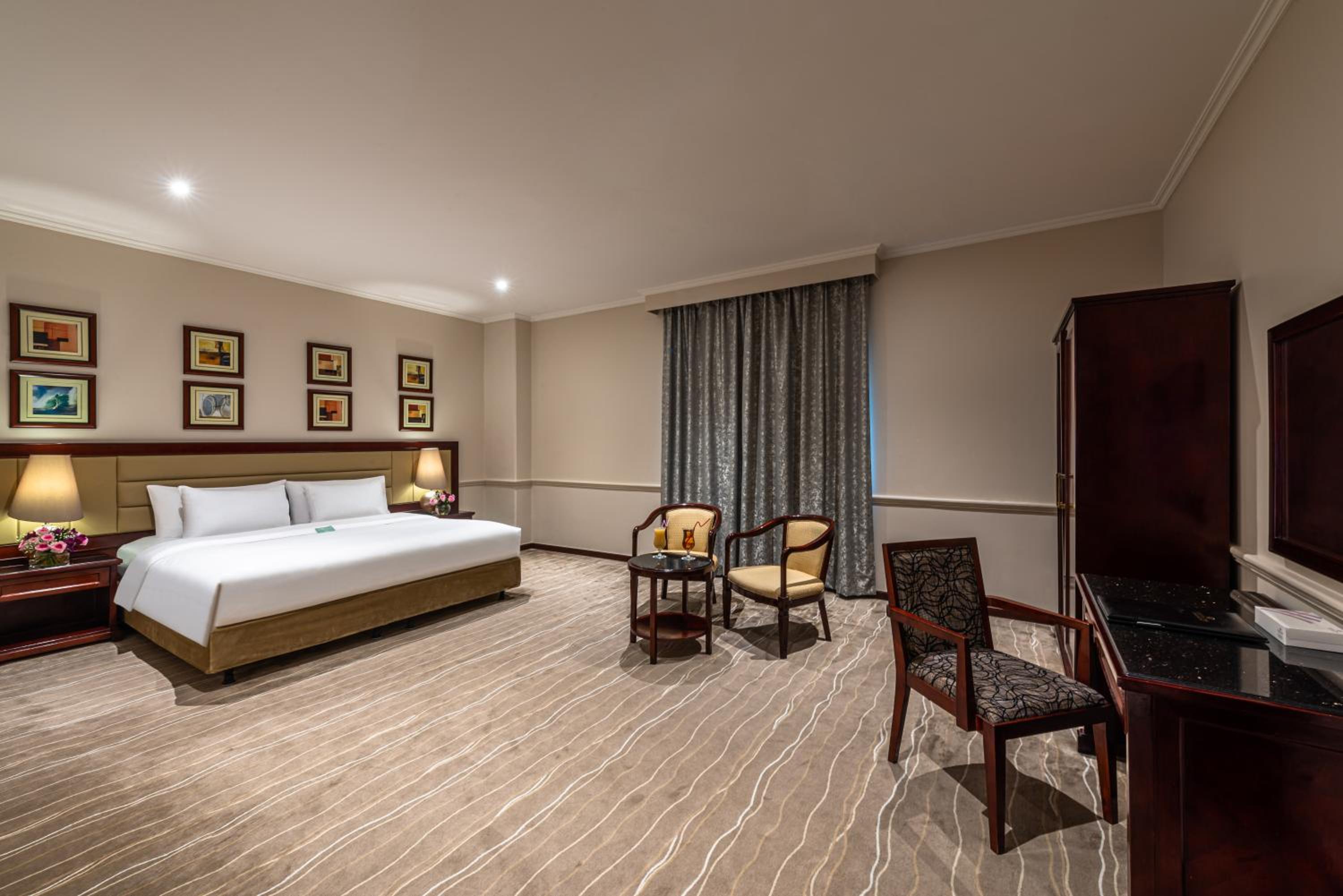 One-Bedroom Suite photo 2