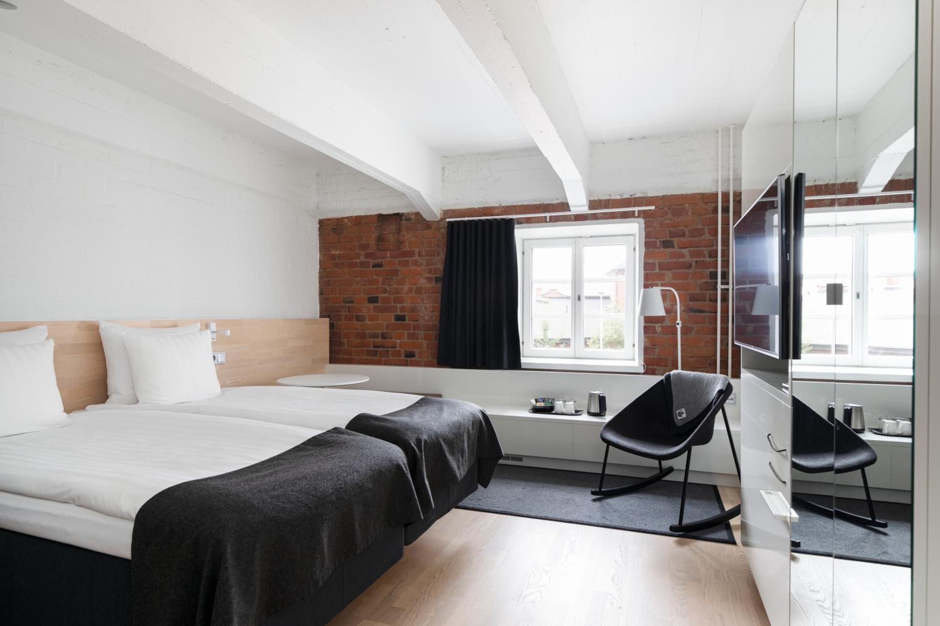 Standard Twin Room - Photo 1