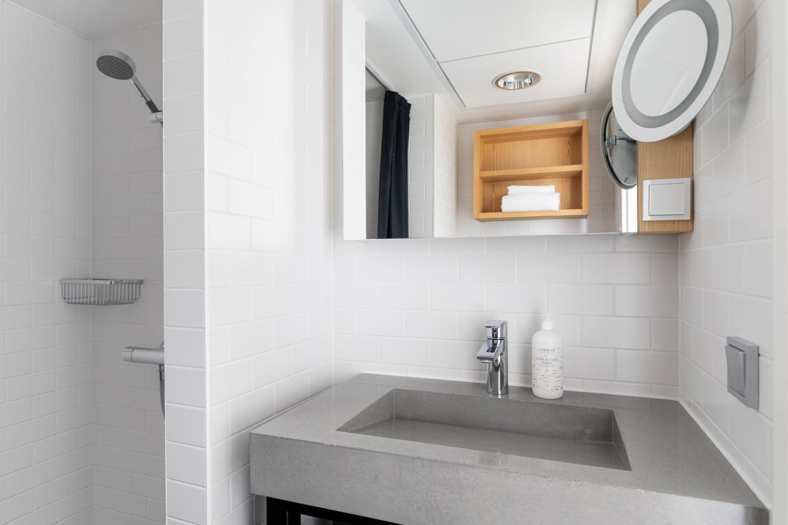Standard Twin Room - Photo 4