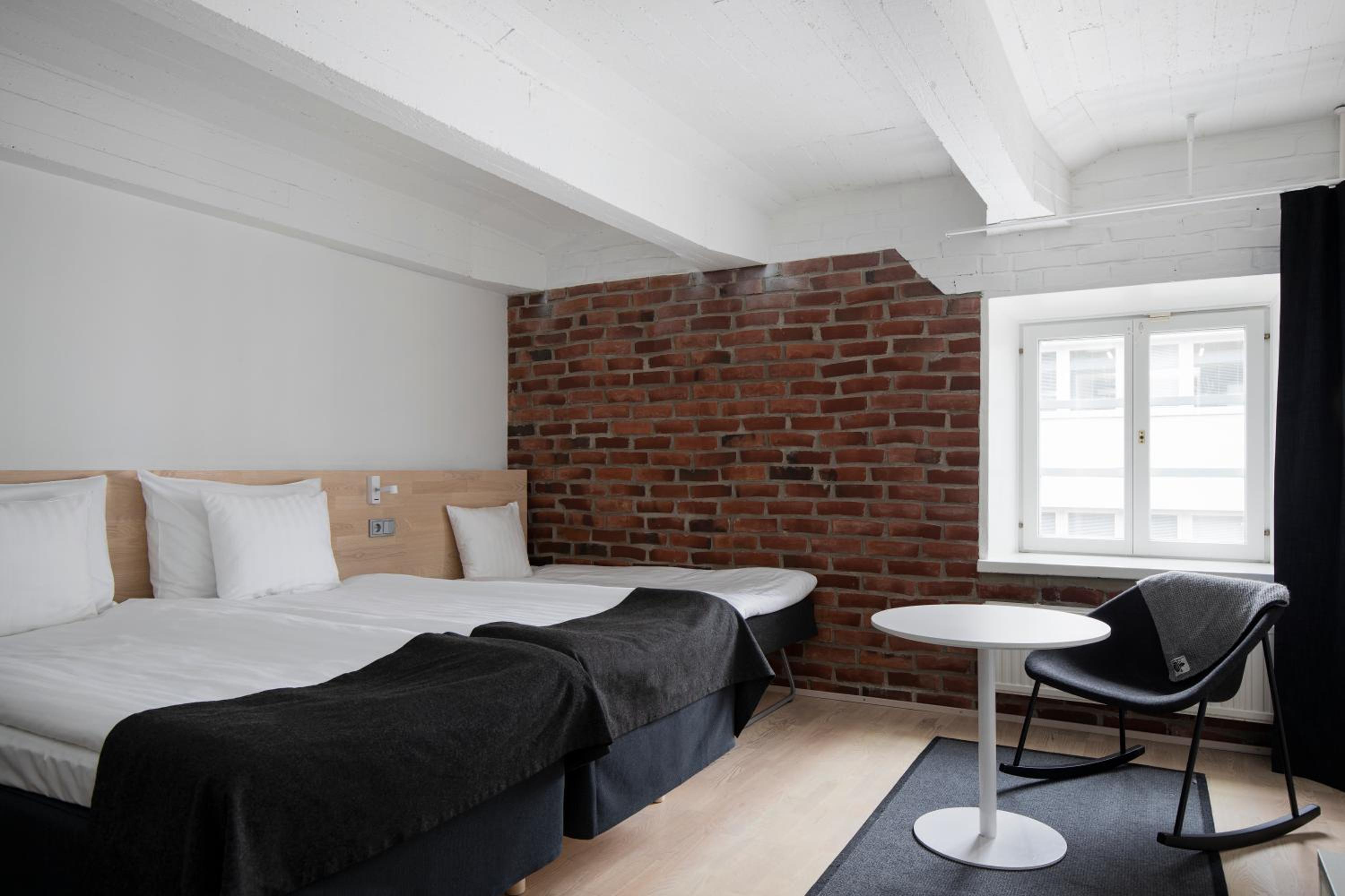 Standard Twin Room with Extra Bed - Photo 1