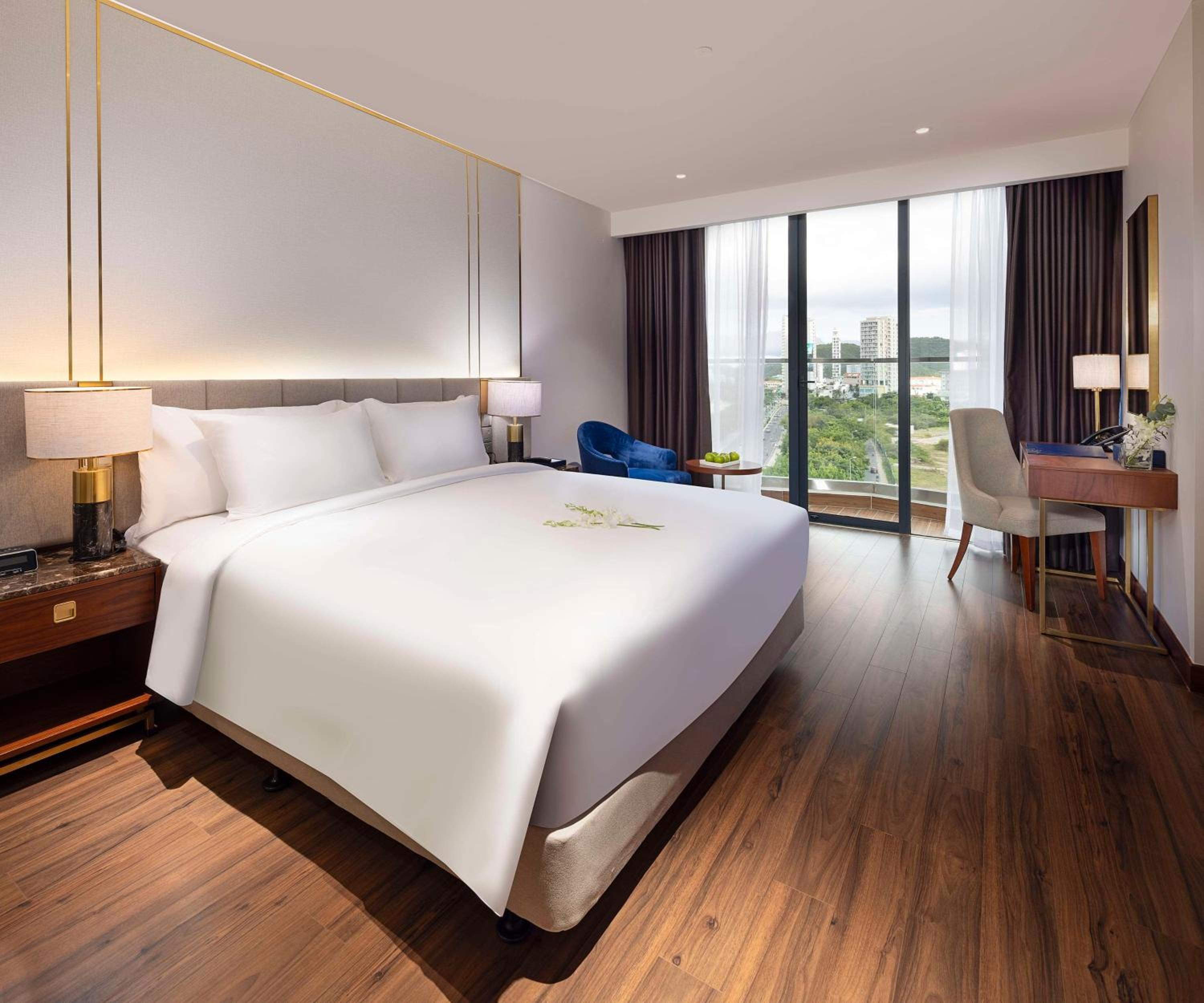 Deluxe King Room - Photo 1