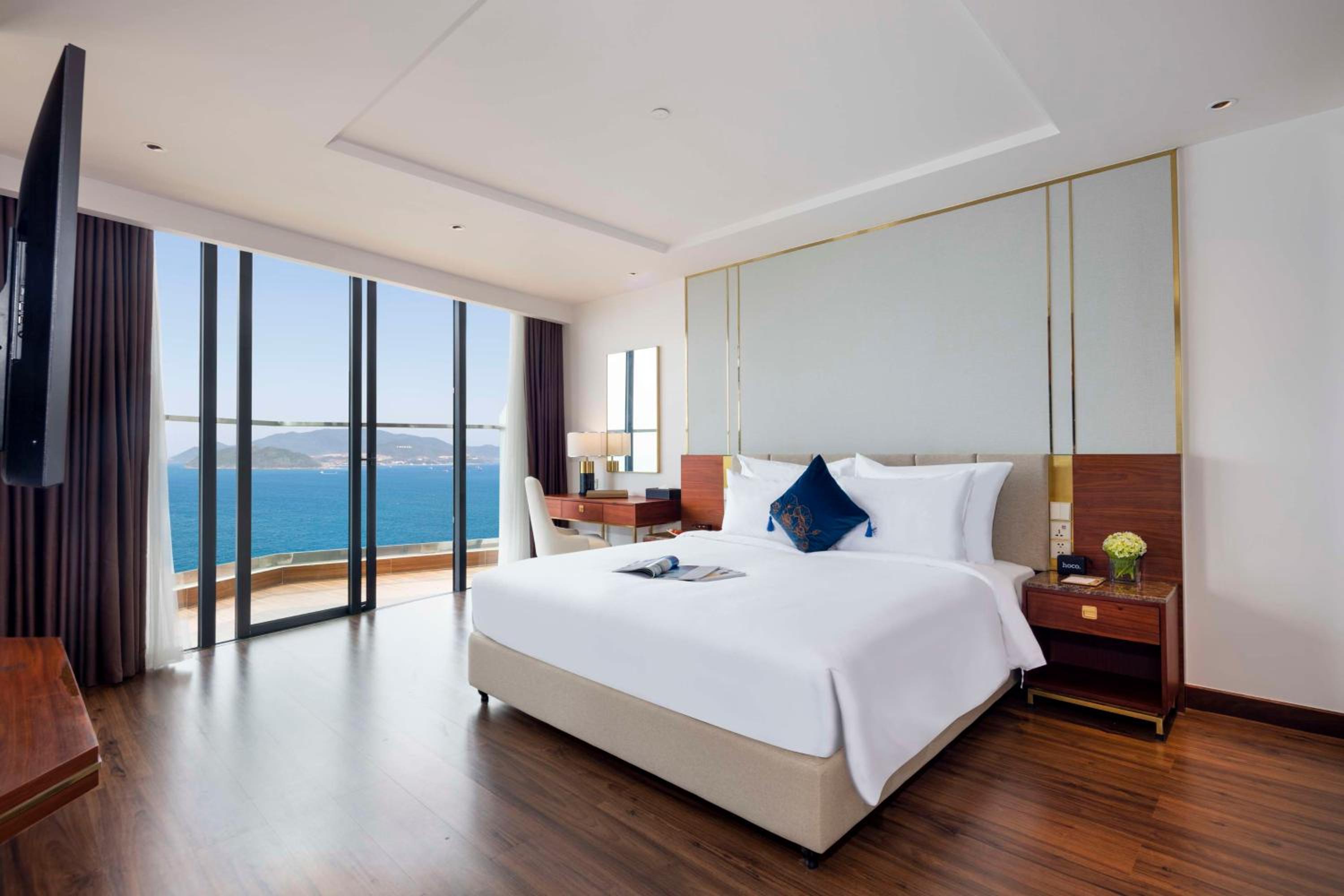 Executive Suite - Photo 1