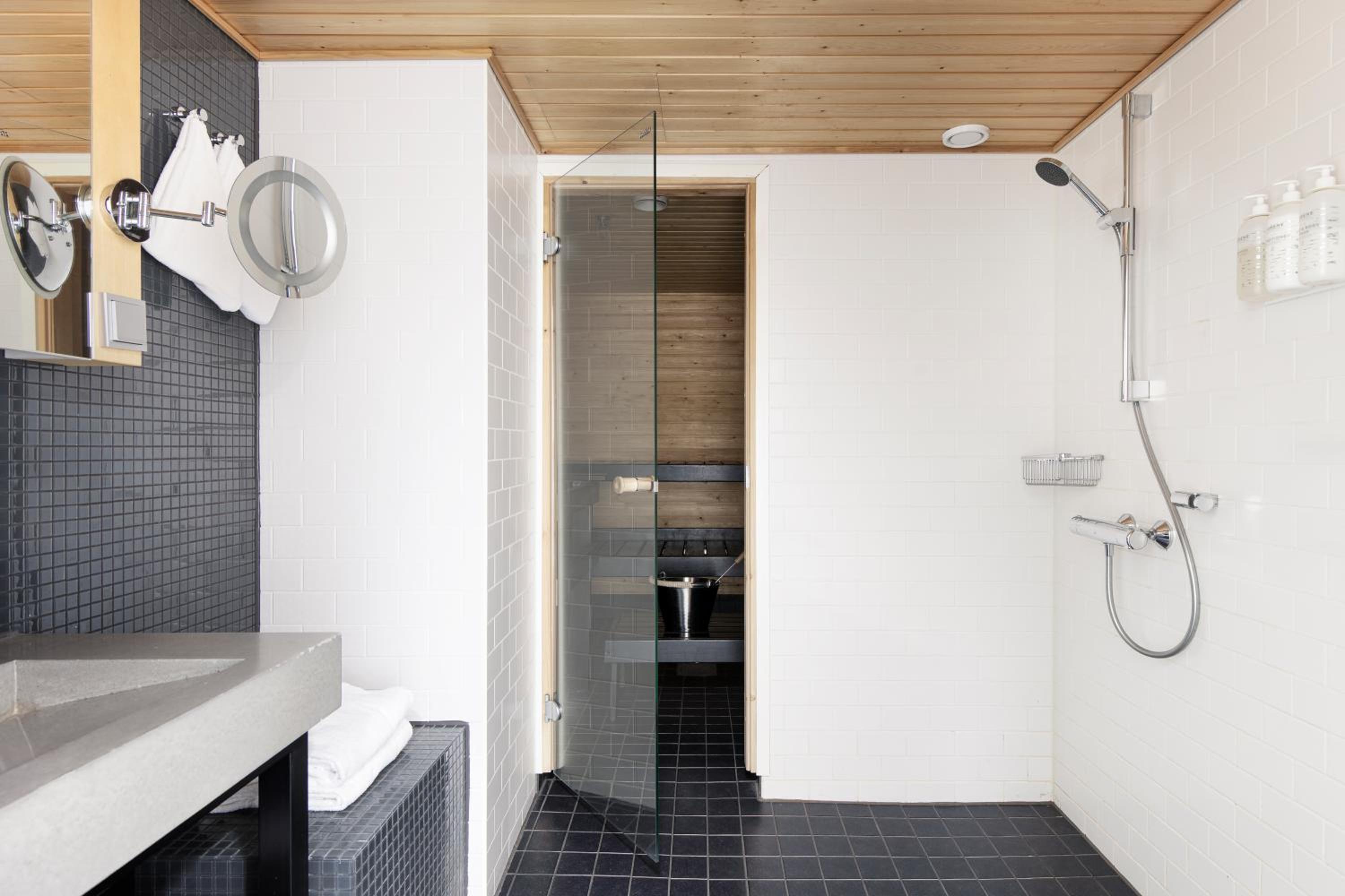 Junior Suite with Sauna and Extra Bed - Photo 6