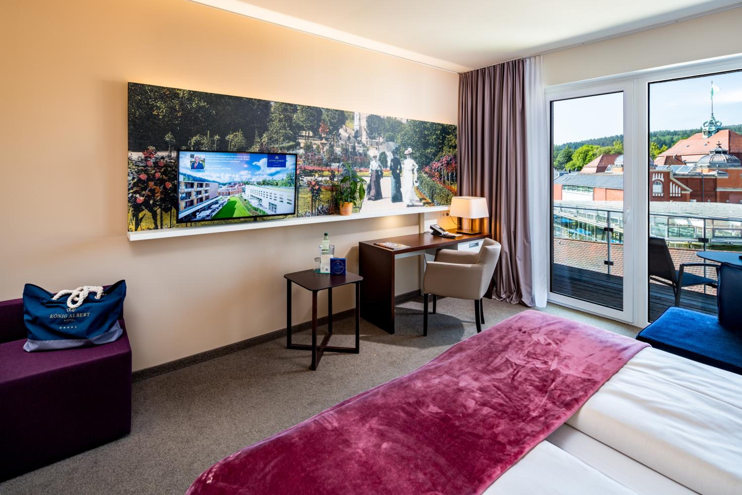 Large Double Room - Photo 1
