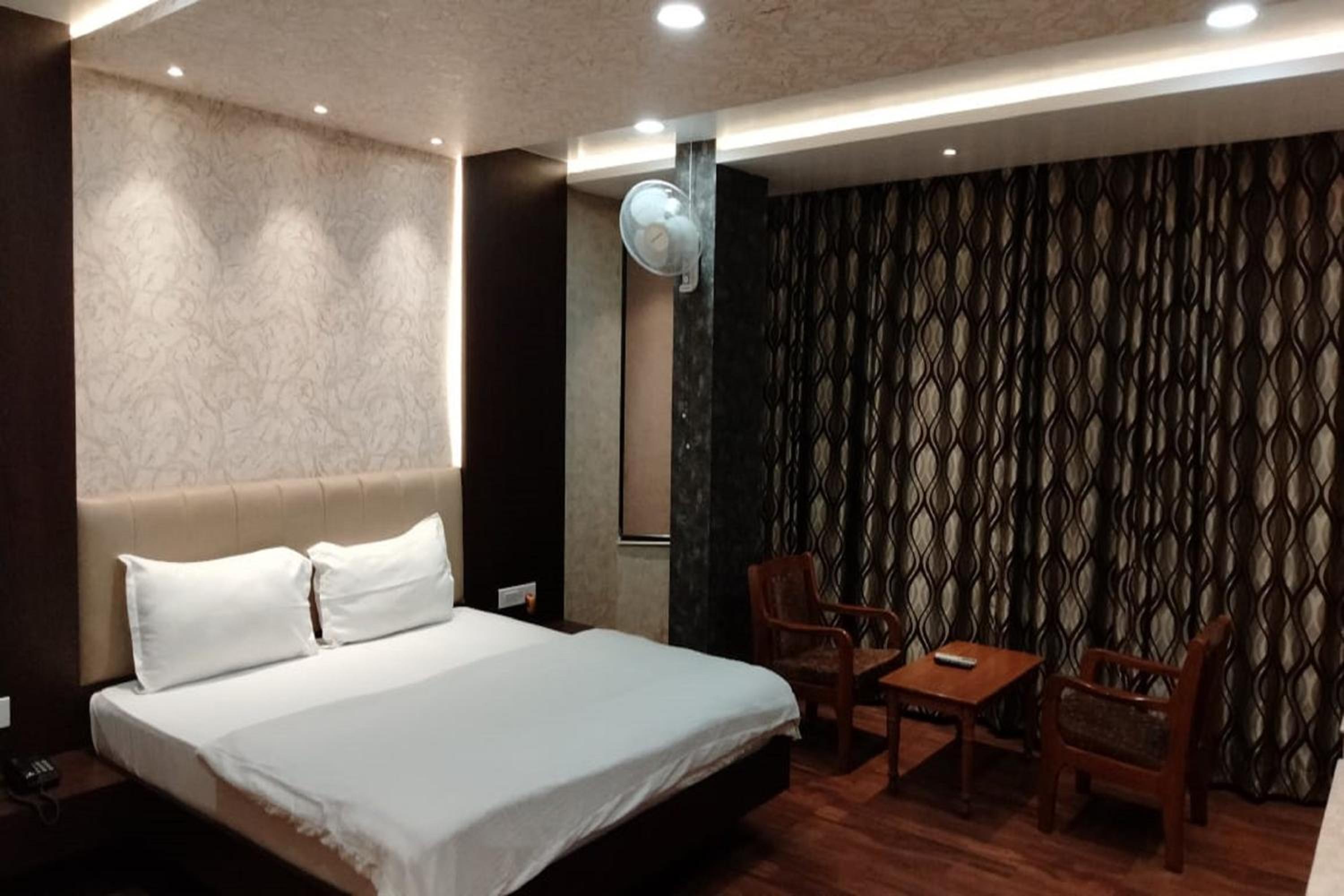 Deluxe Room - Photo 15
