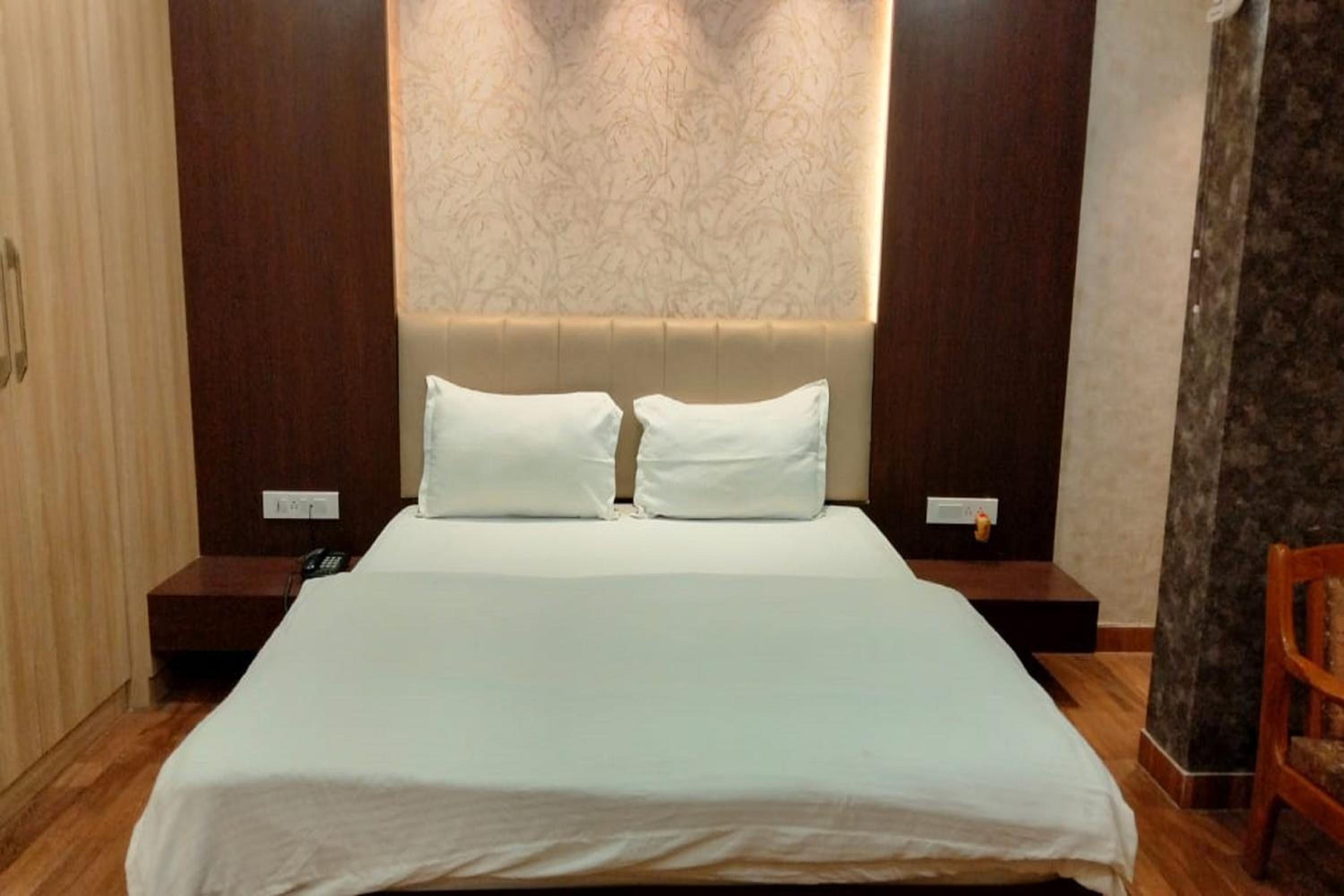 Deluxe Room - Photo 6