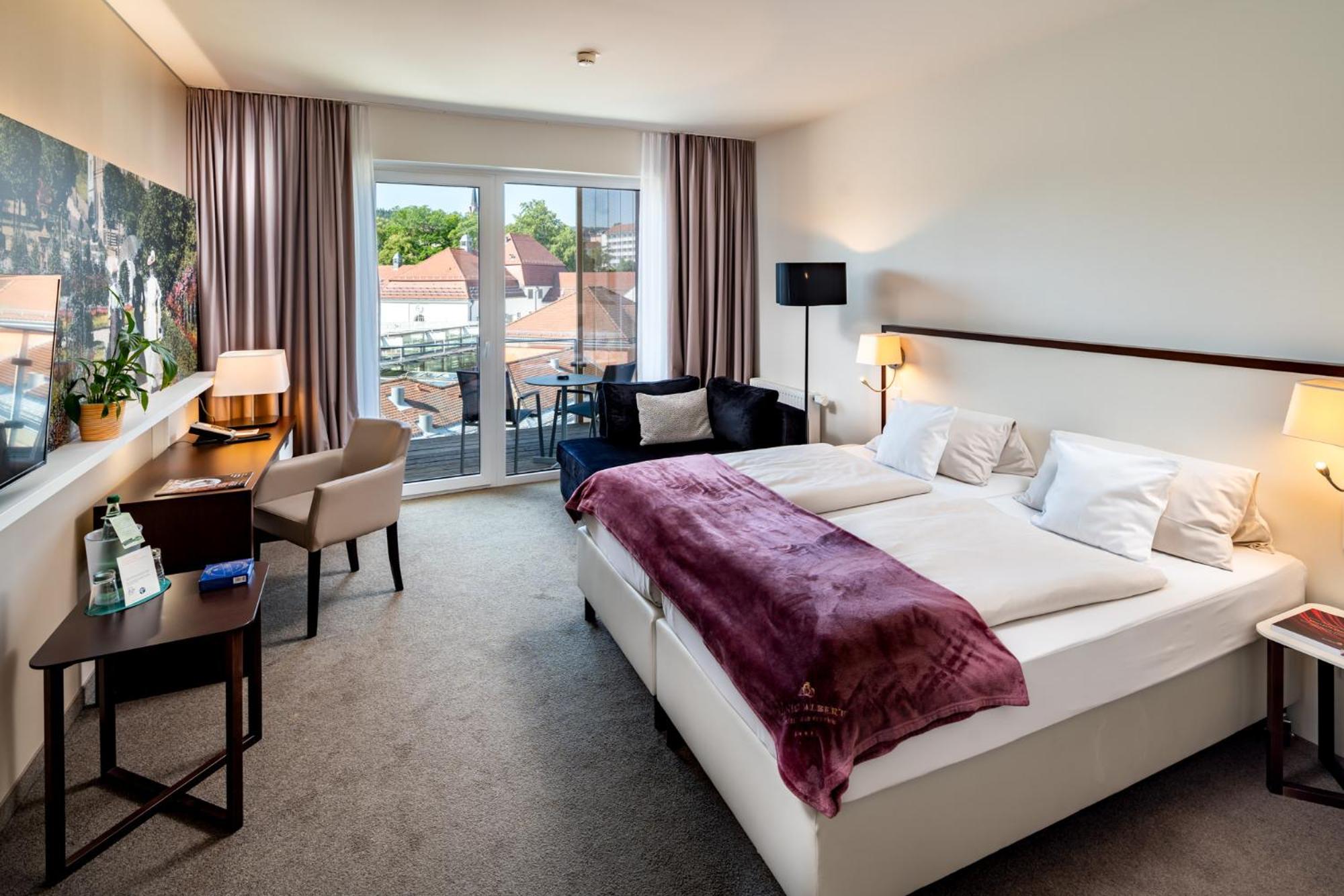 Large Double Room - Photo 8