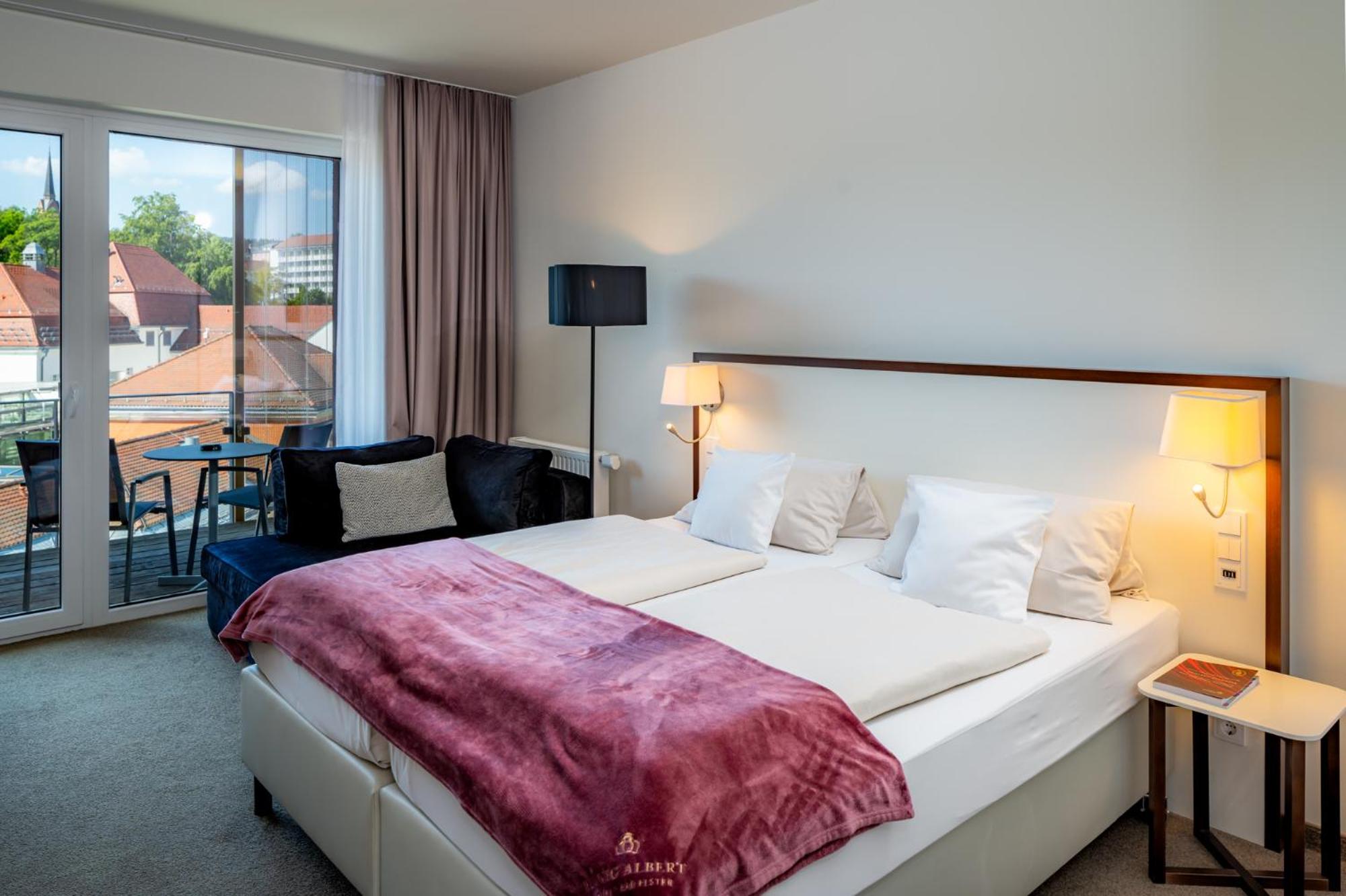 Large Double Room - Photo 7