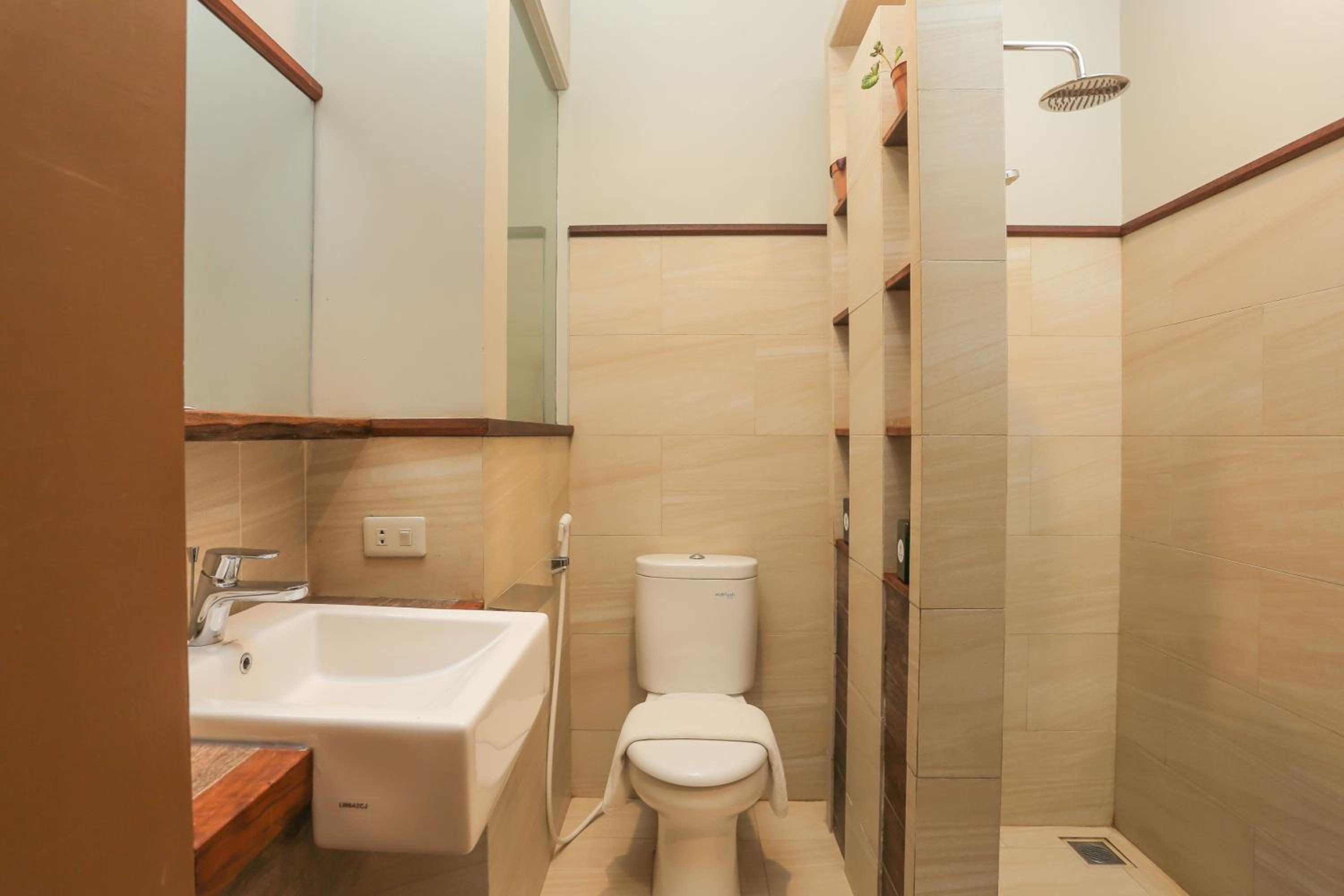 Deluxe Room (2 Adults + 1 Child) - Photo 9