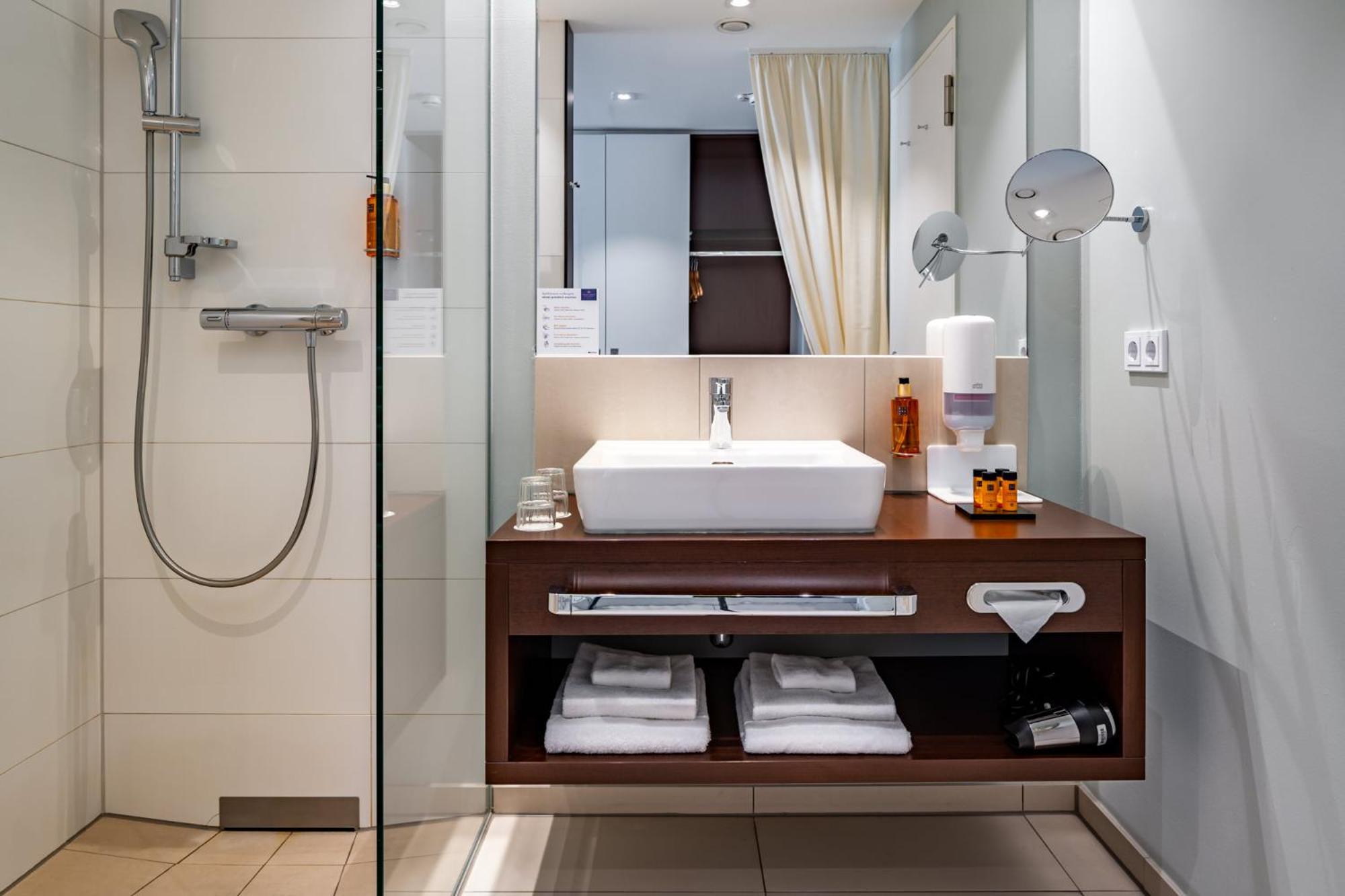 Large Double Room - Photo 6