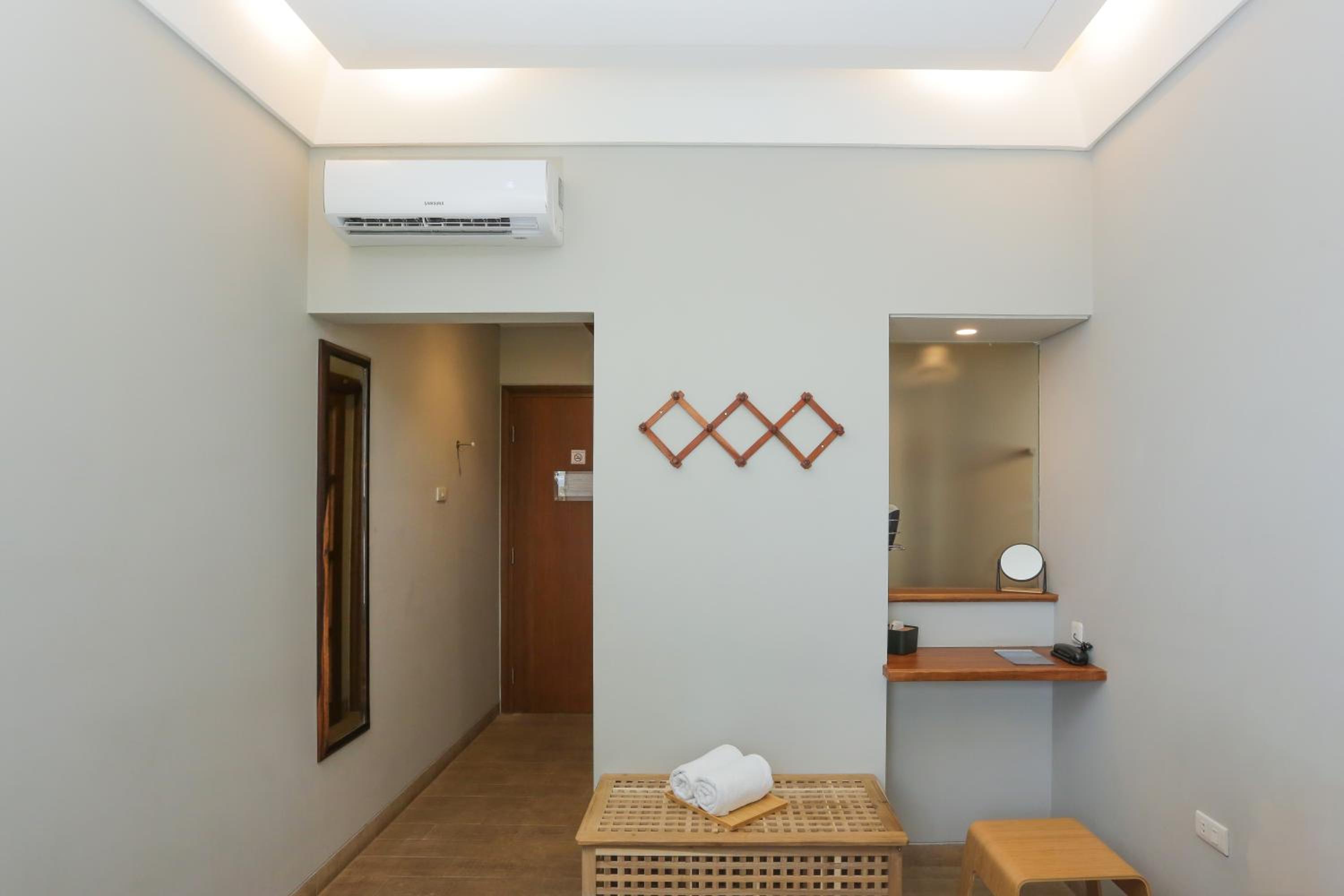 Deluxe Room (2 Adults + 1 Child) - Photo 8