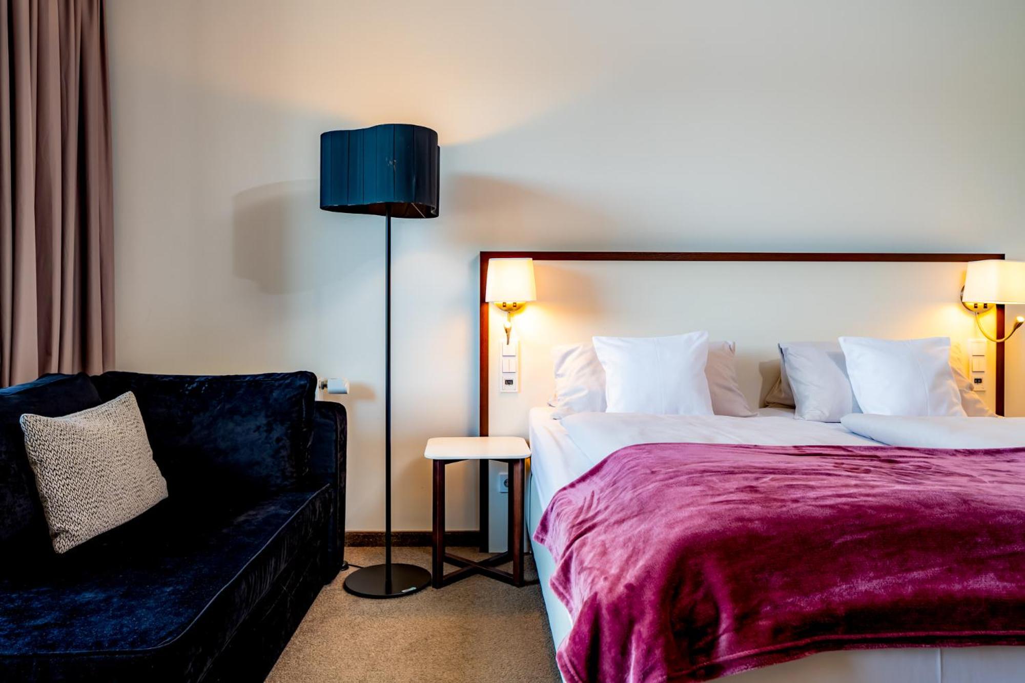 Large Double Room - Photo 5