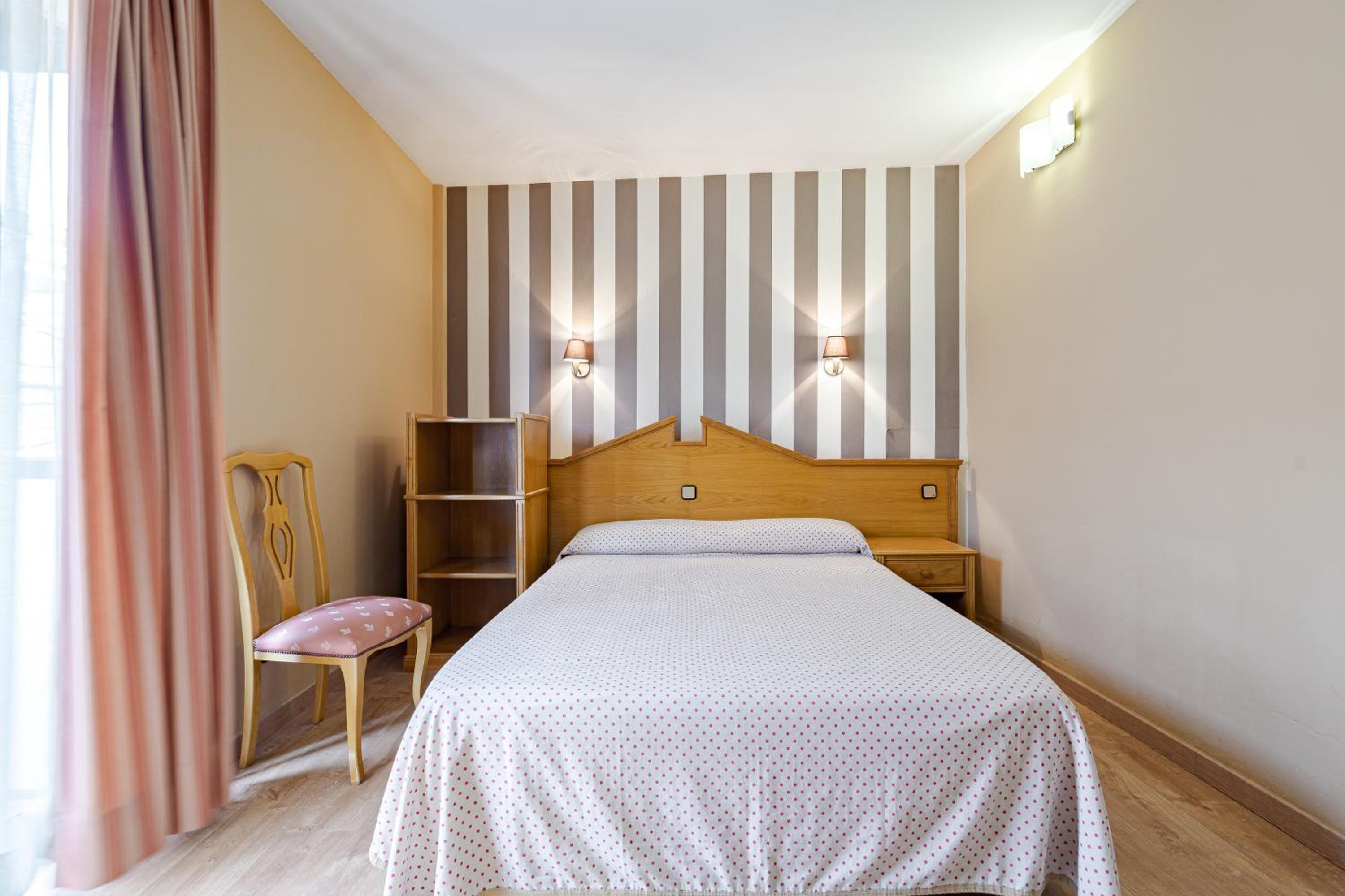 Double Room with Private Bathroom photo 3