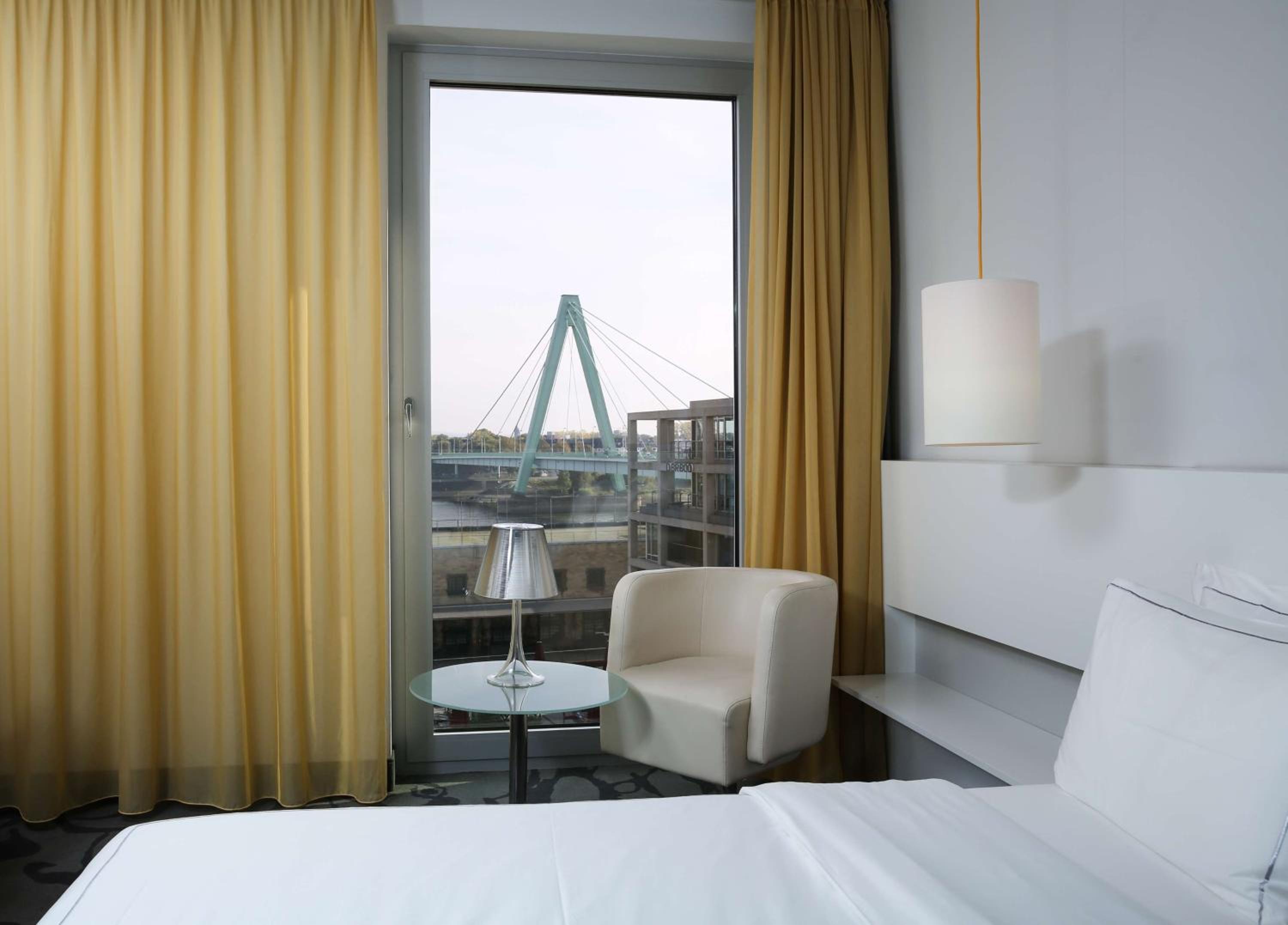 Art Queen Room - Rhine View
