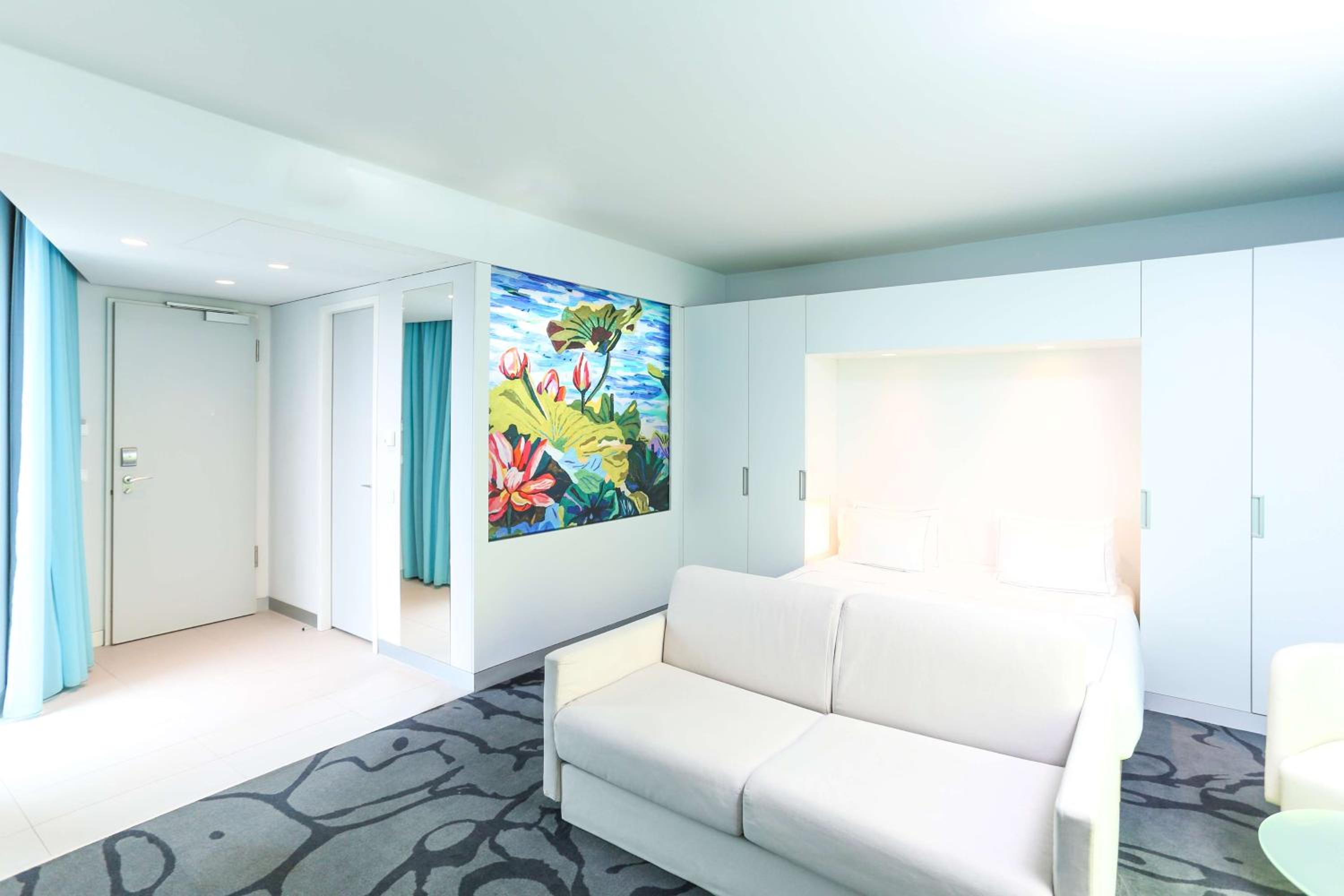 Art Corner Suite