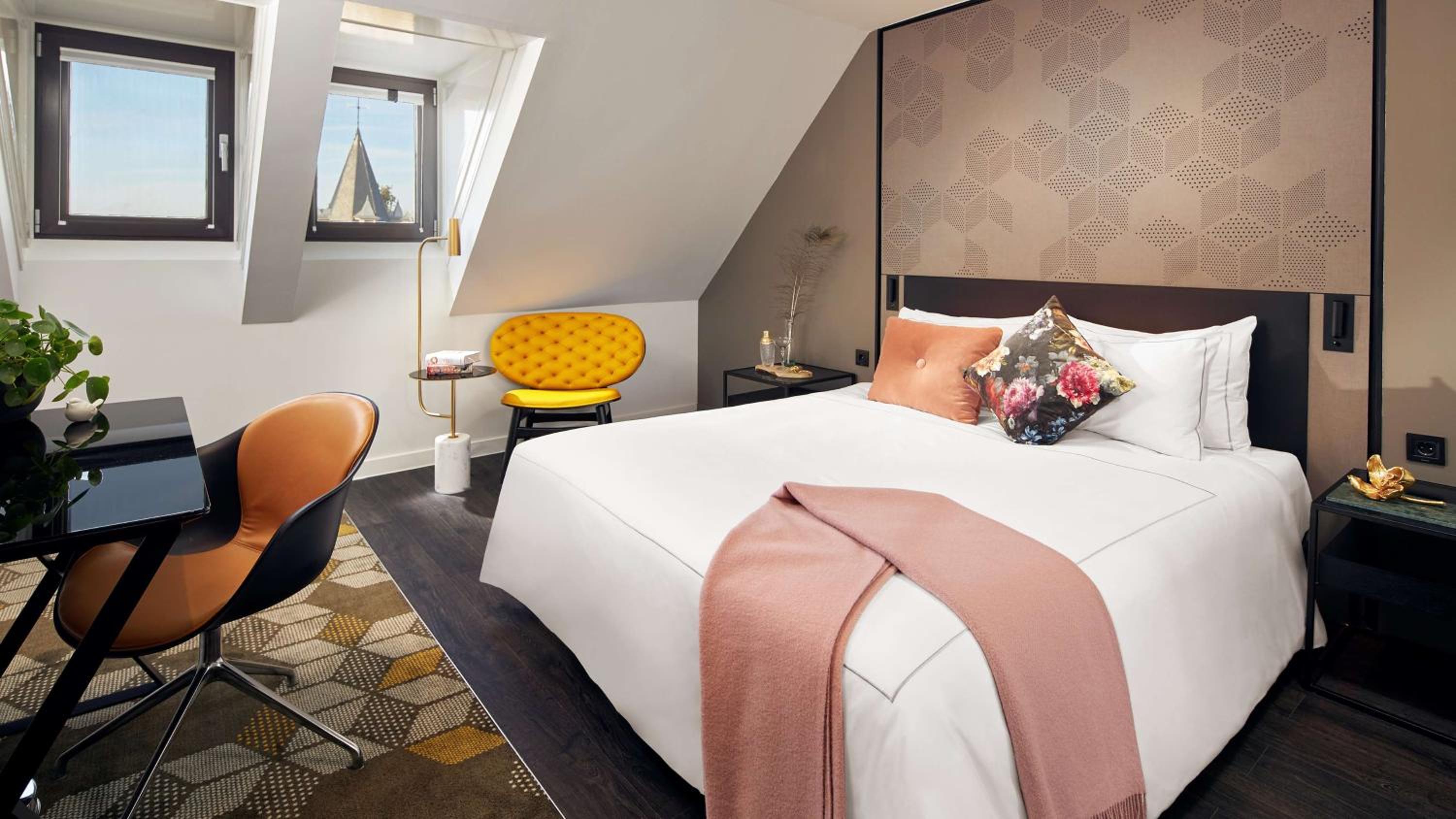 Deluxe King Room with Garden View photo 1