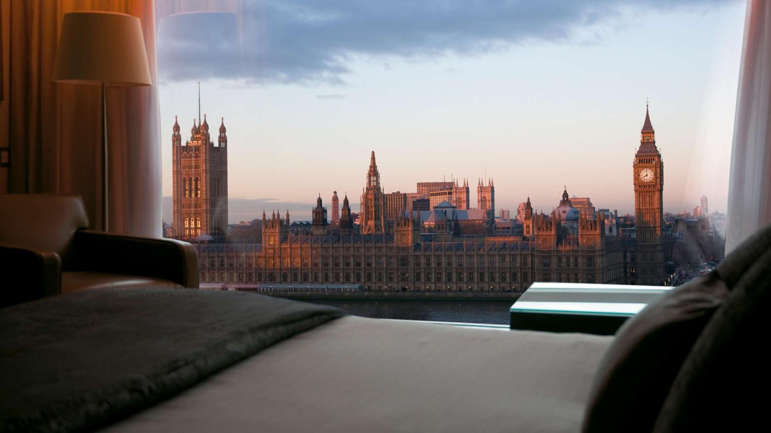 One-Bedroom Suite with Big Ben View