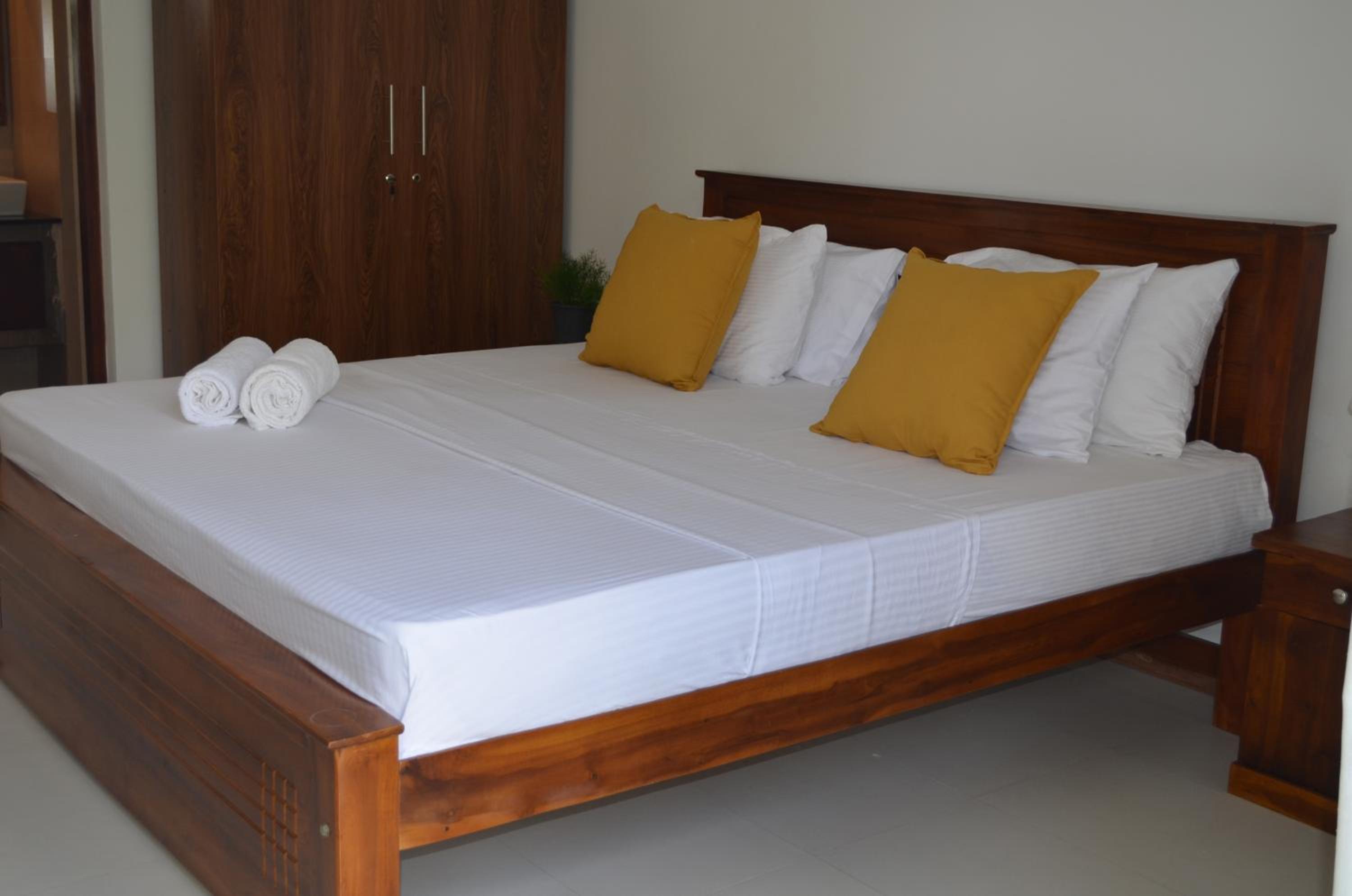 Deluxe Double Room (2 Adults + 1 Child) photo 3