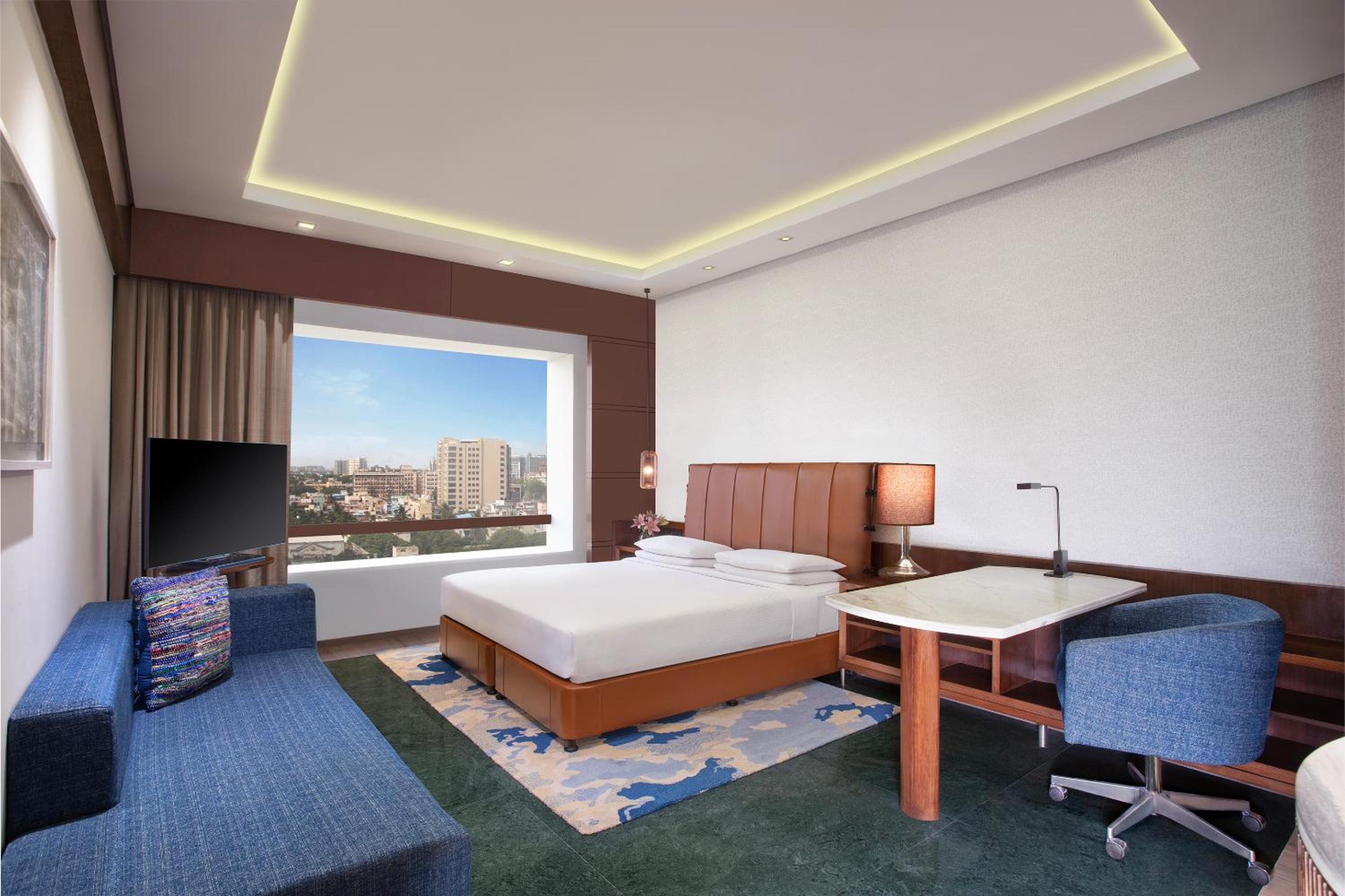 Club King Room City View - Unlimited IMFL Beverages from 18:00Hrs to 20:00Hrs