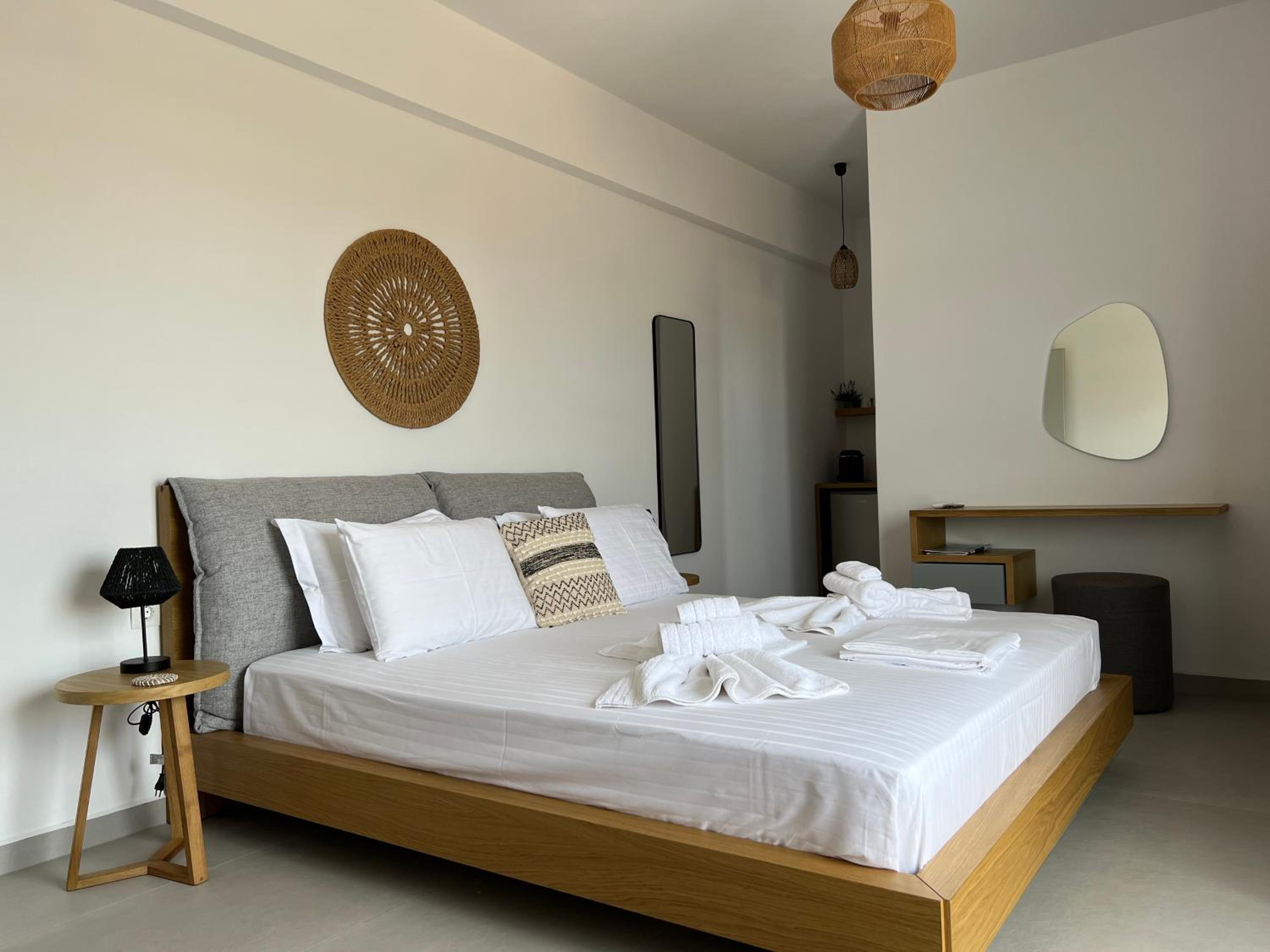 Deluxe Double Room with Side Sea View