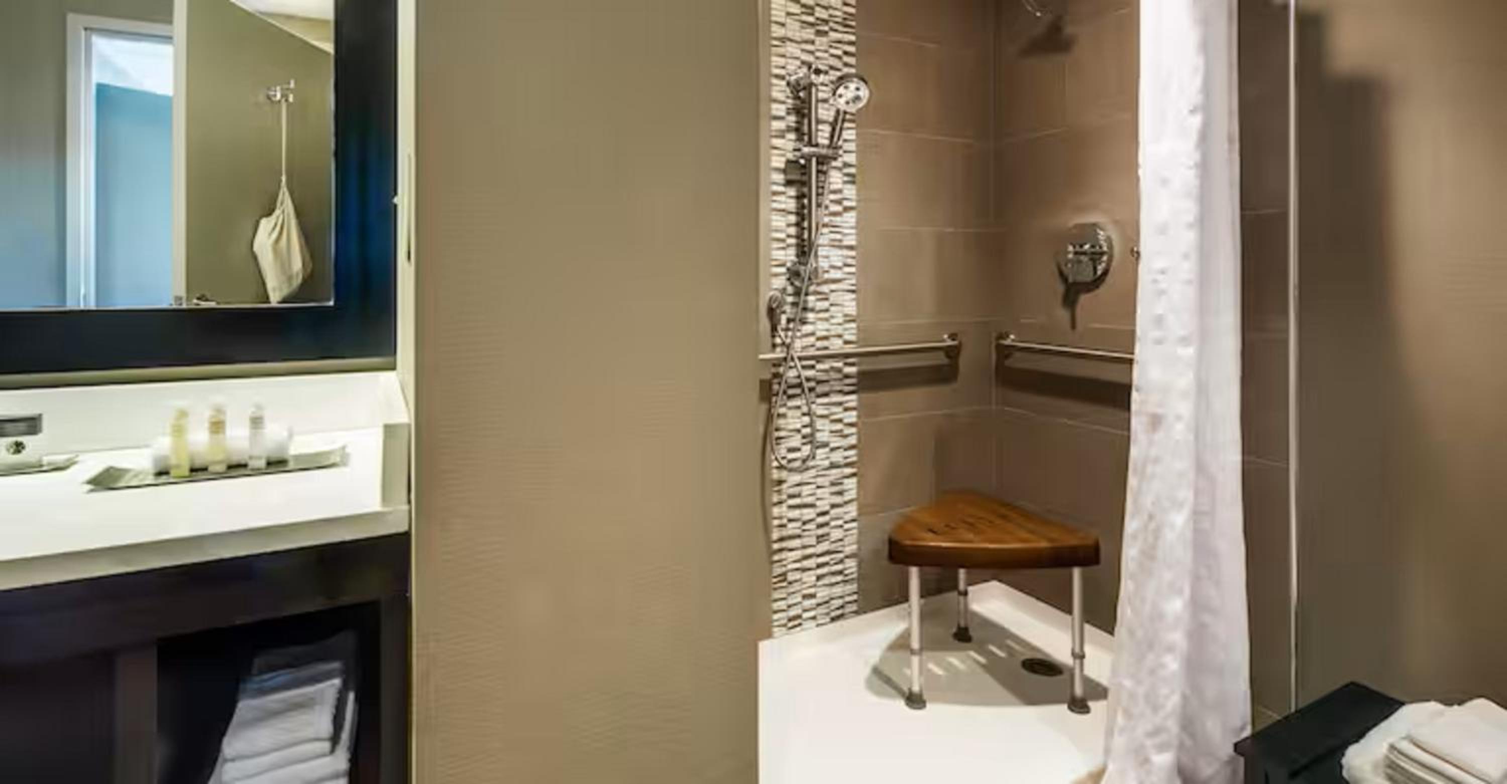 King Room with Roll-In Shower - Mobility and Hearing Accessible photo 2
