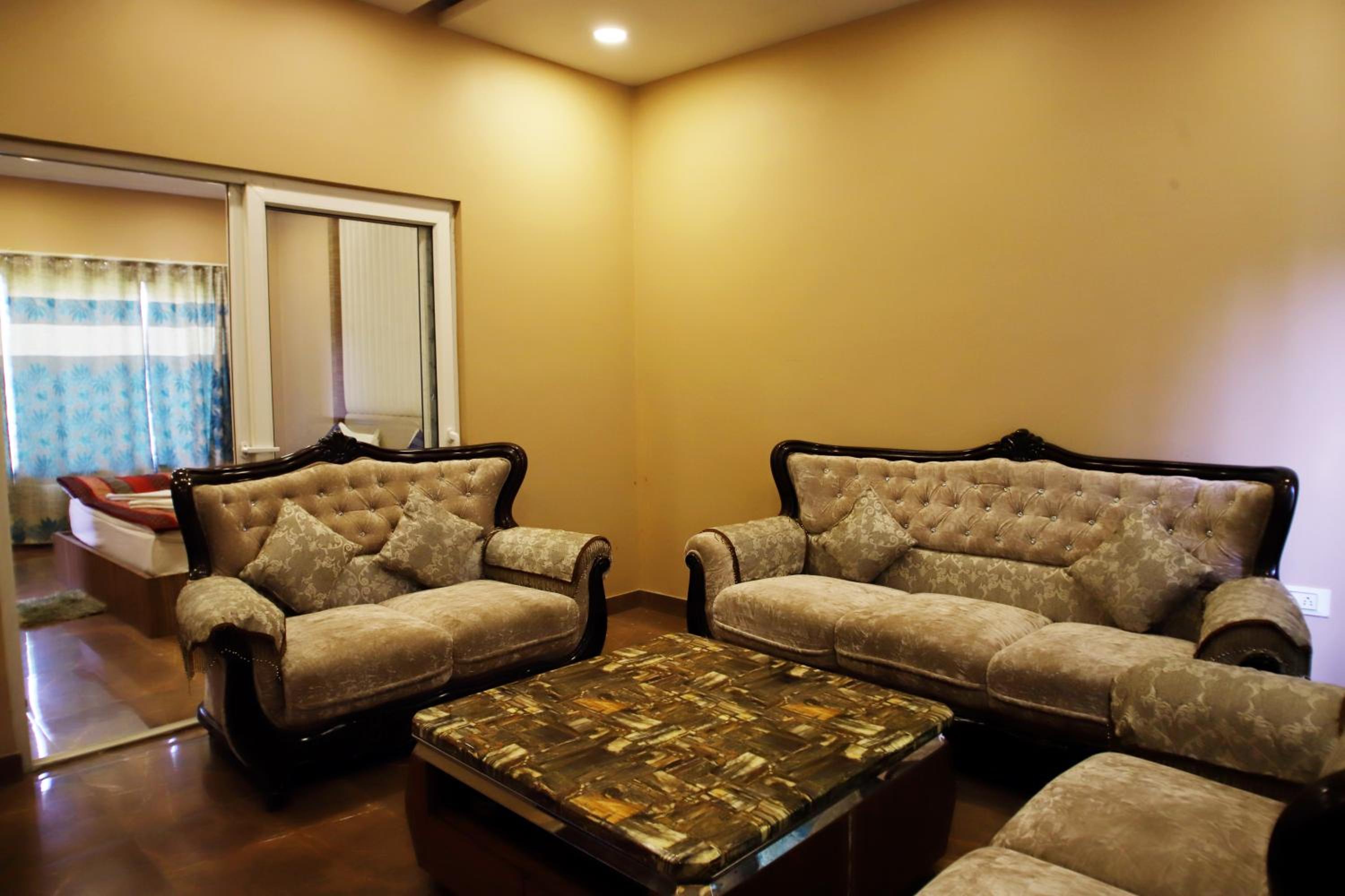 Suite - Photo 21